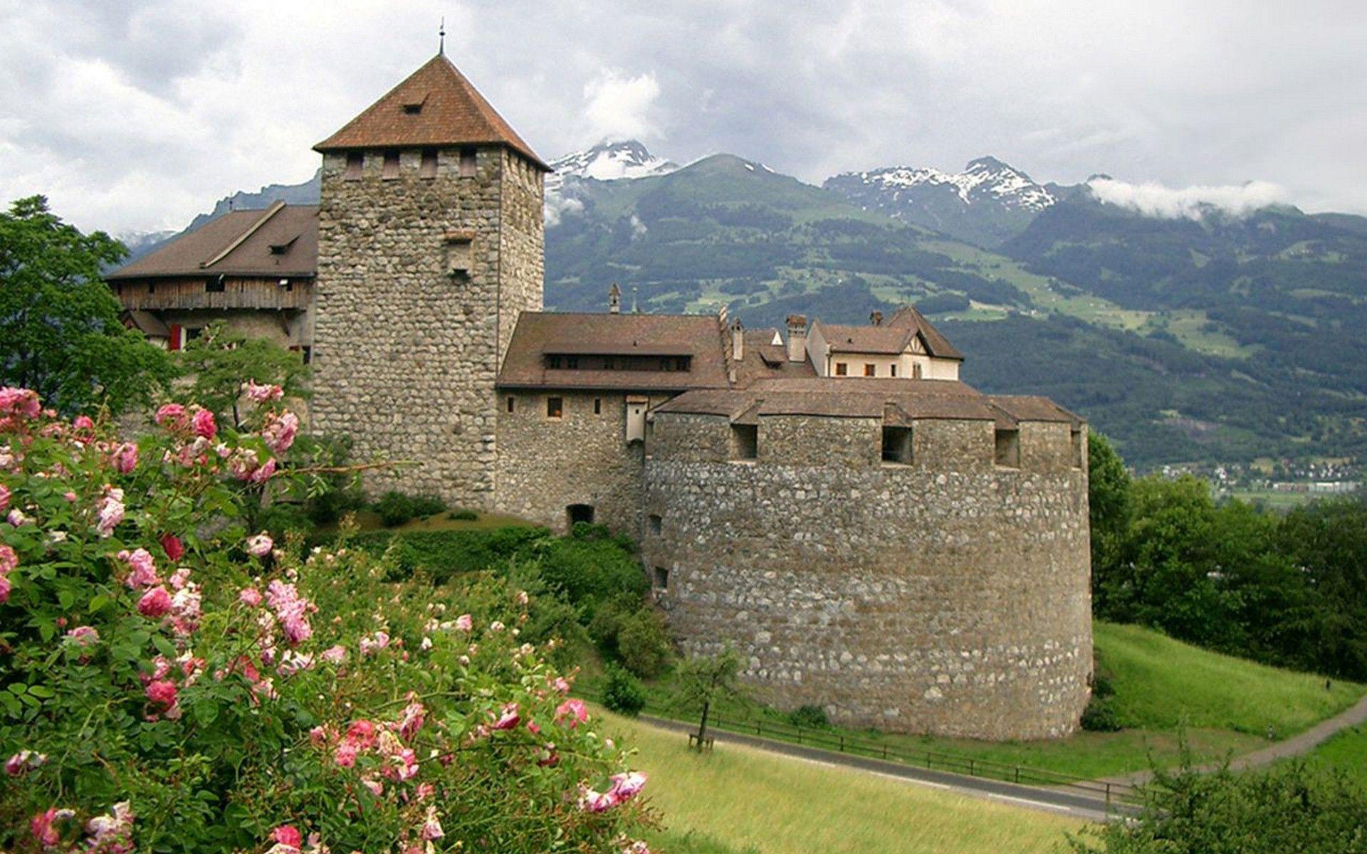 1920x1200 Known places: Vaduz Castle, Liechtenstein, desktop wallpaper nr
