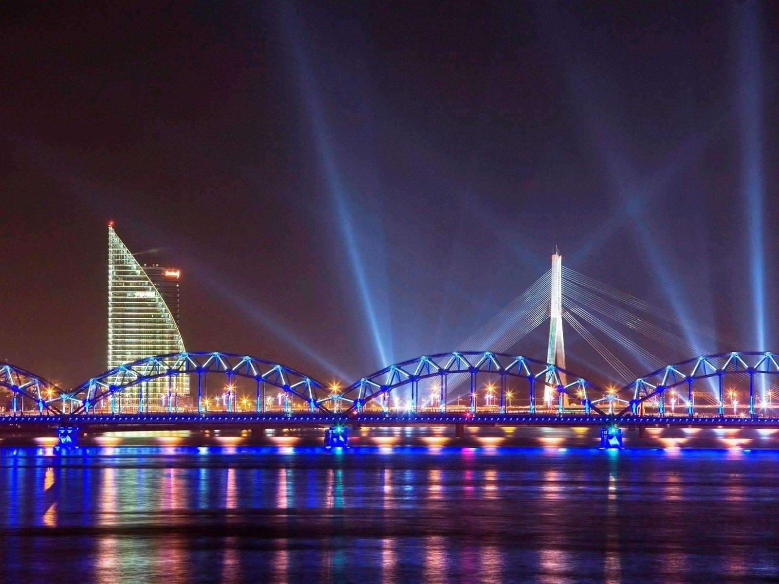 1600x1200 A Tourist Forever. Riga, City