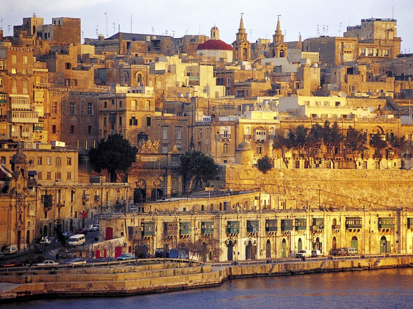 1600x1200 old valletta, capital of malta & Architecture Background