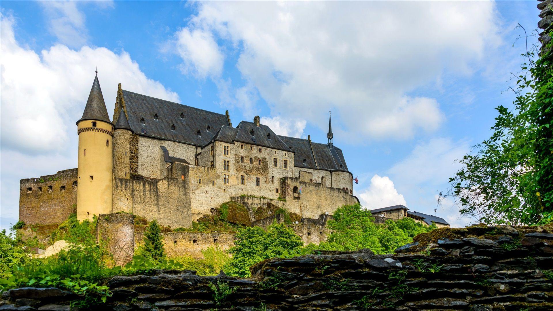 1920x1080 Wallpaper Luxembourg, Vianden Castle, clouds 2560x1440 QHD Picture