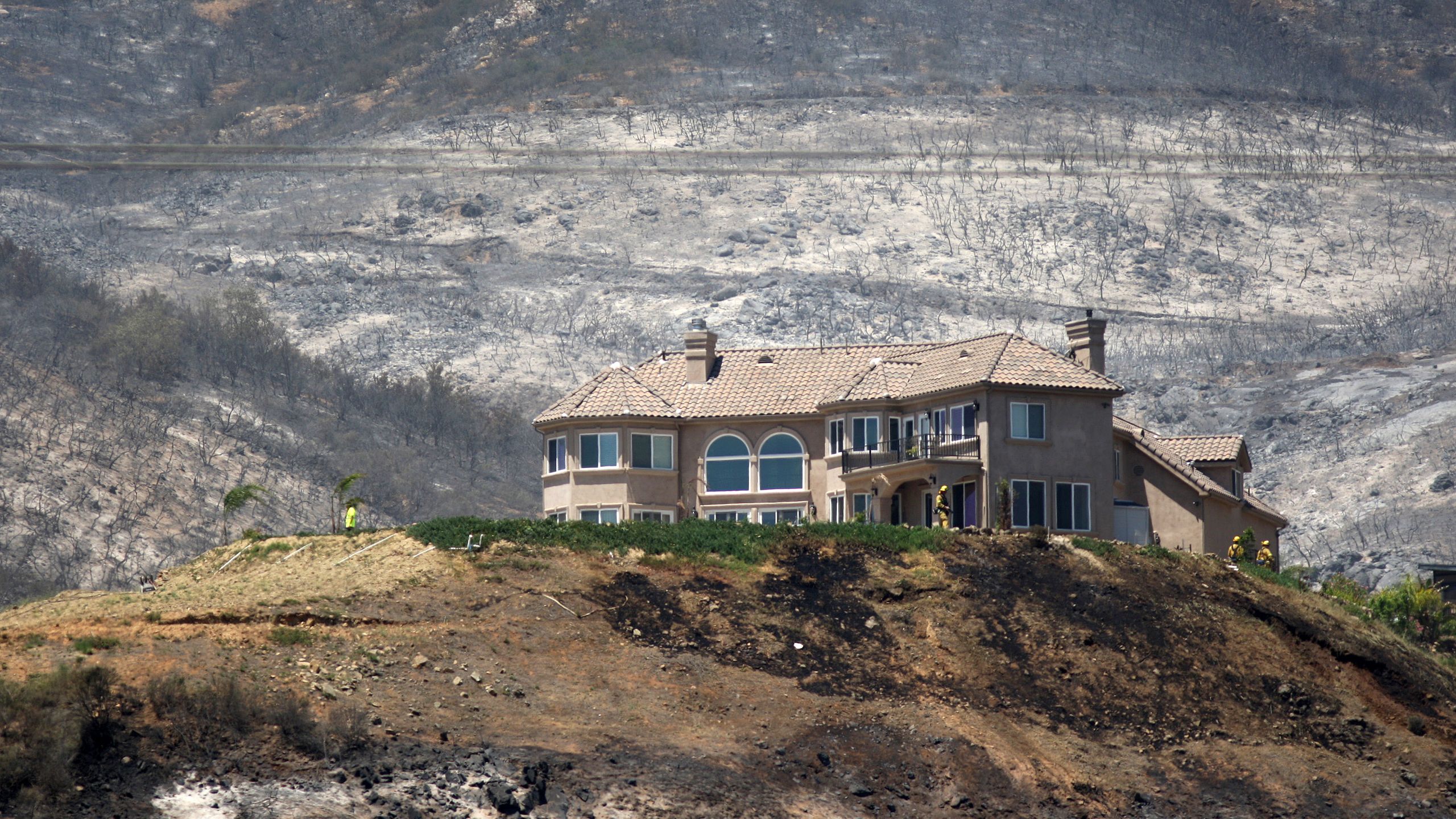 2560x1440 This Smart Home Technology Is the Best Defense Against Natural Disasters