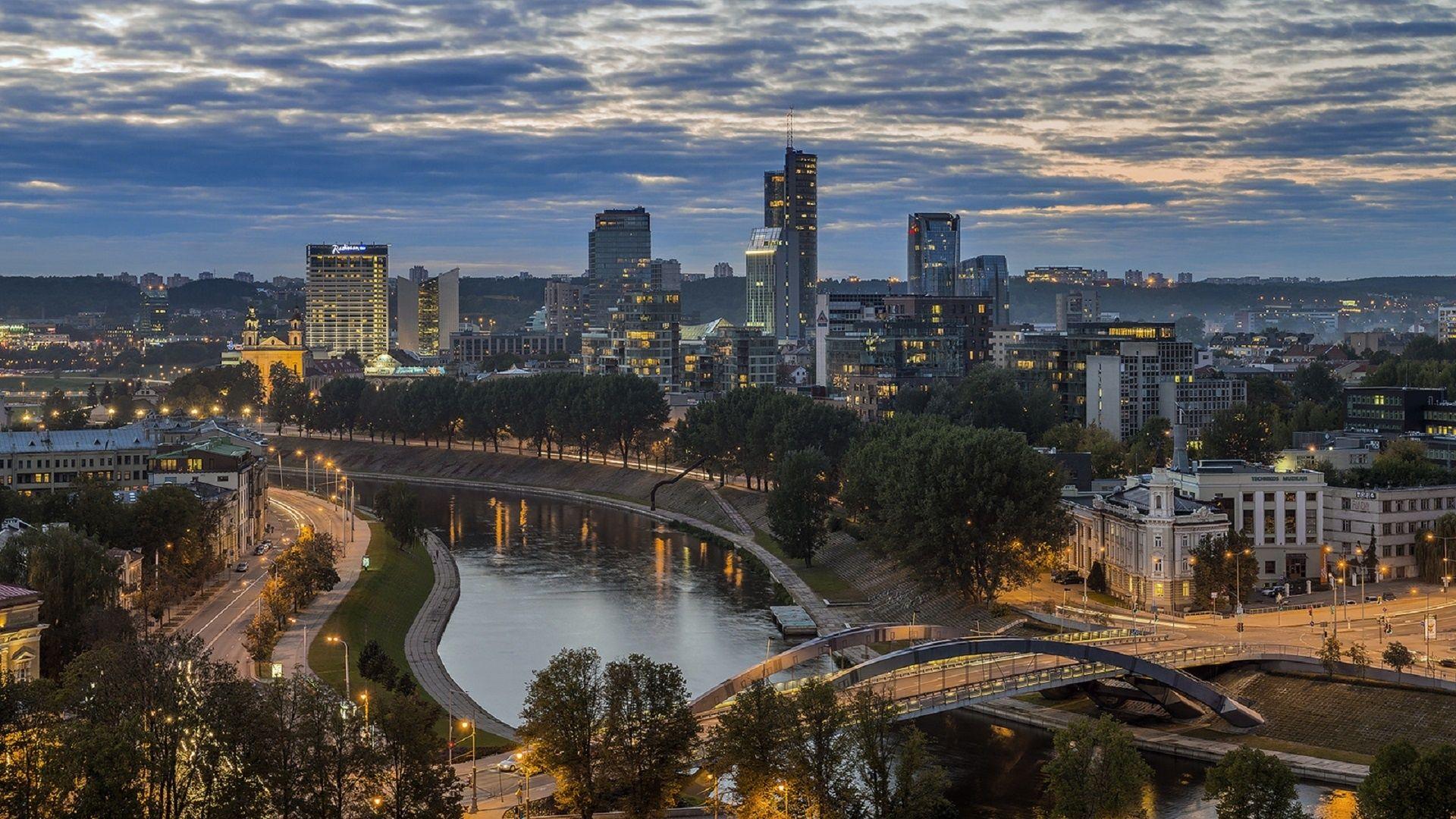 1920x1080 Wallpaper. Cities. photo. picture. Vilnius, new city, evening