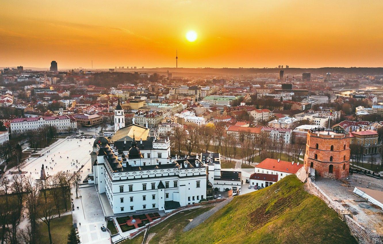 1332x850 Wallpaper Lithuania, Vilnius, Gediminas castle, The palace image