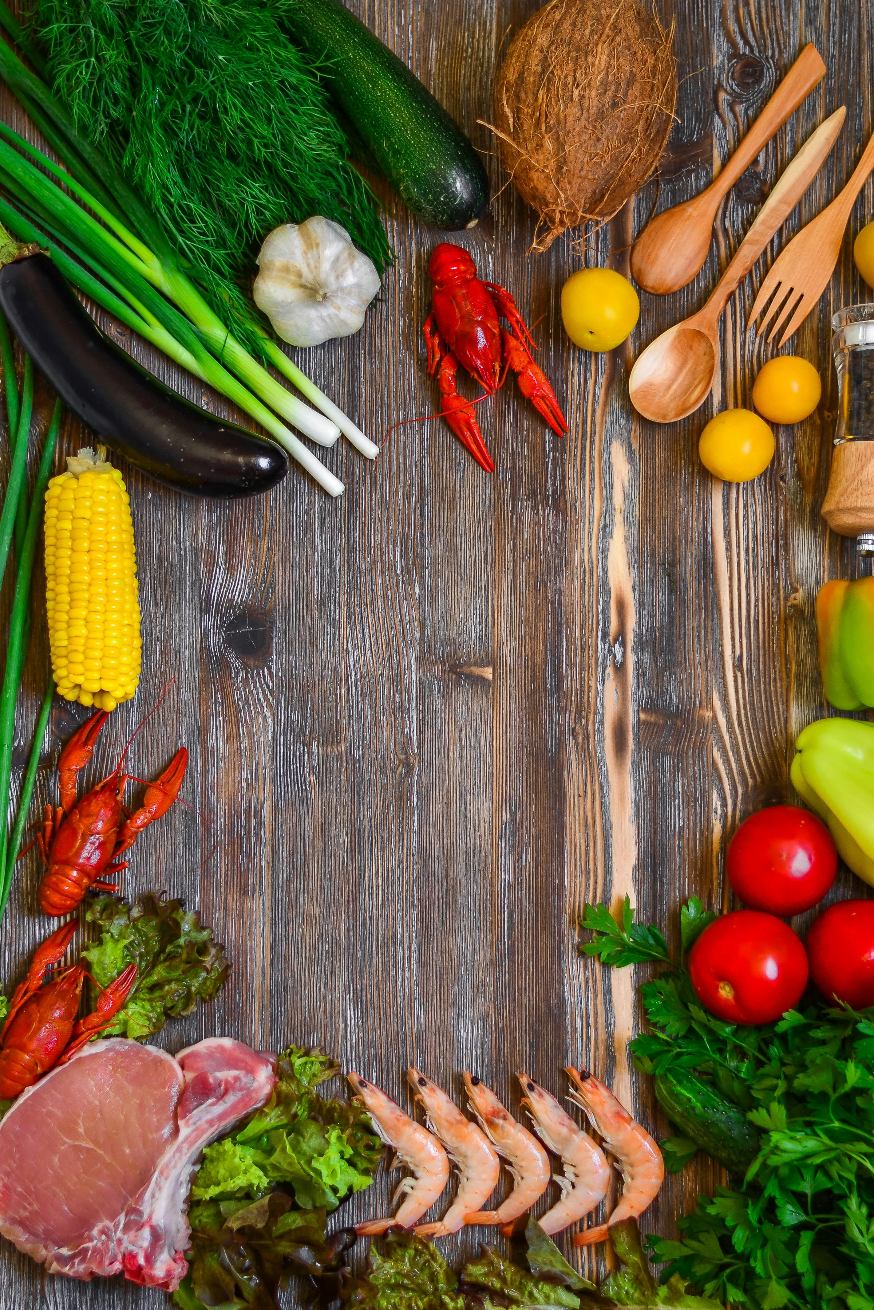 2843x4264 Vegetables and Tomatoes on Cutting Board · Free