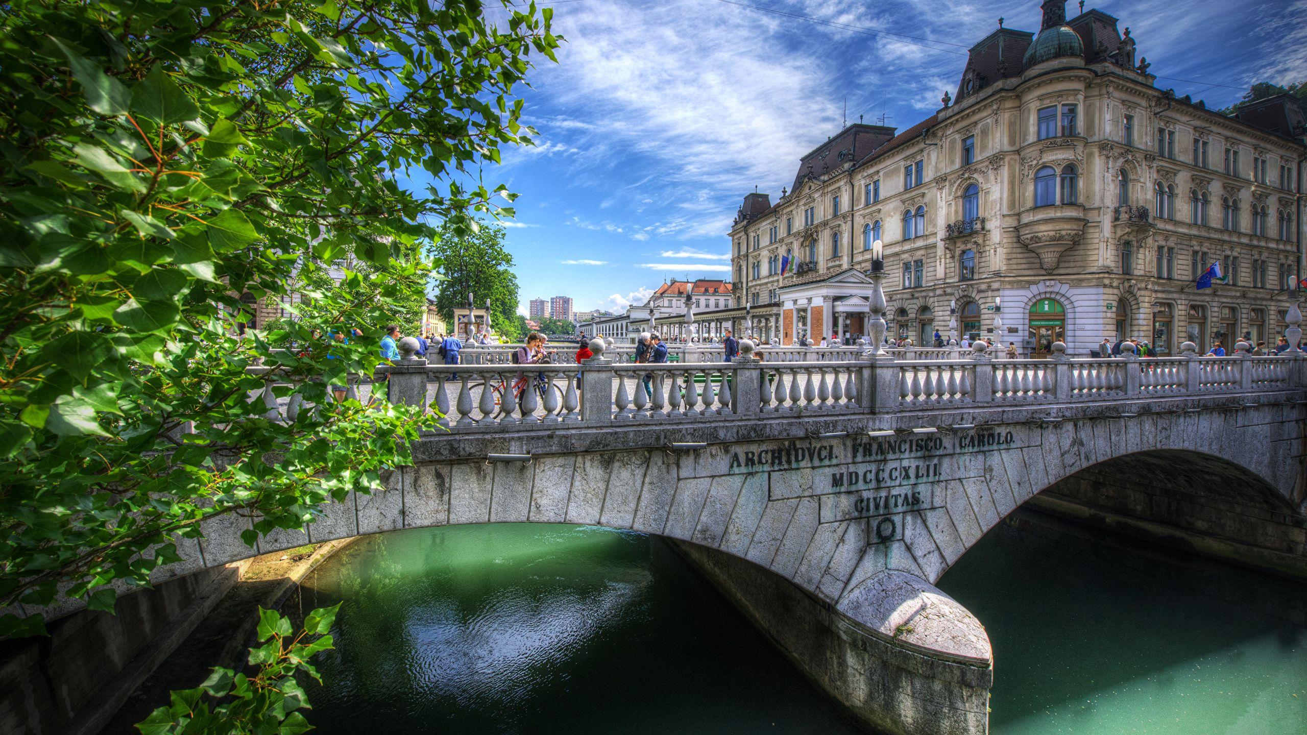 2560x1440 Image Ljubljana Slovenia bridge Fence Rivers Cities Houses 2560x1440