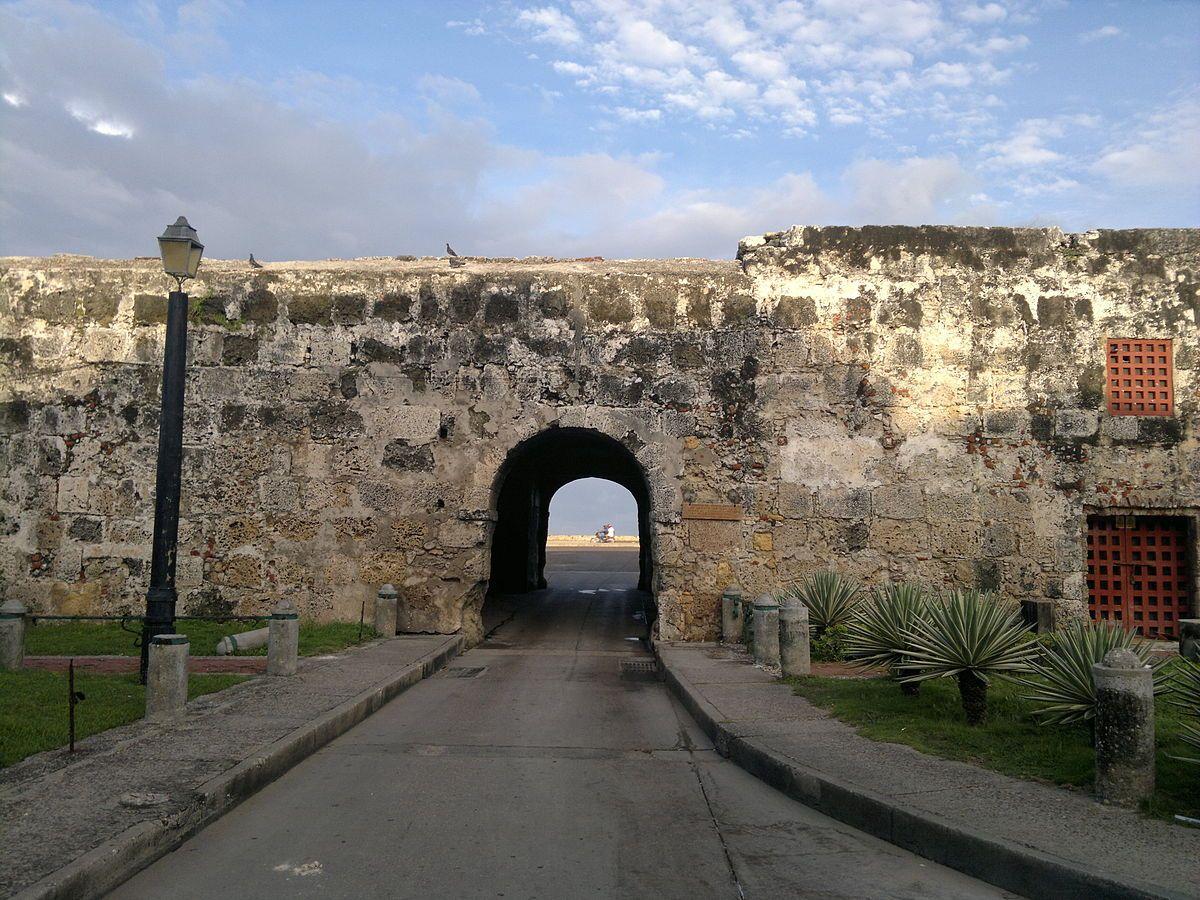 1200x900 Puerta de santo Domingo. Cartagena
