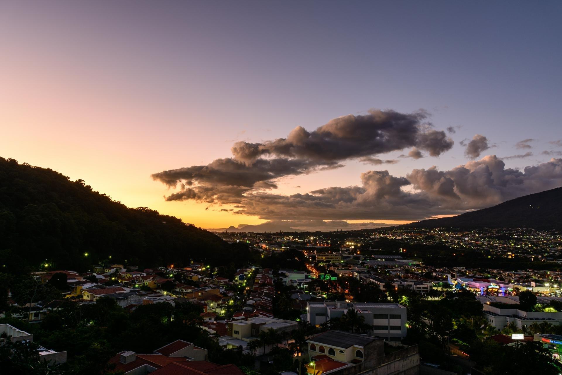 1920x1280 San Salvador wallpaper HD for desktop background