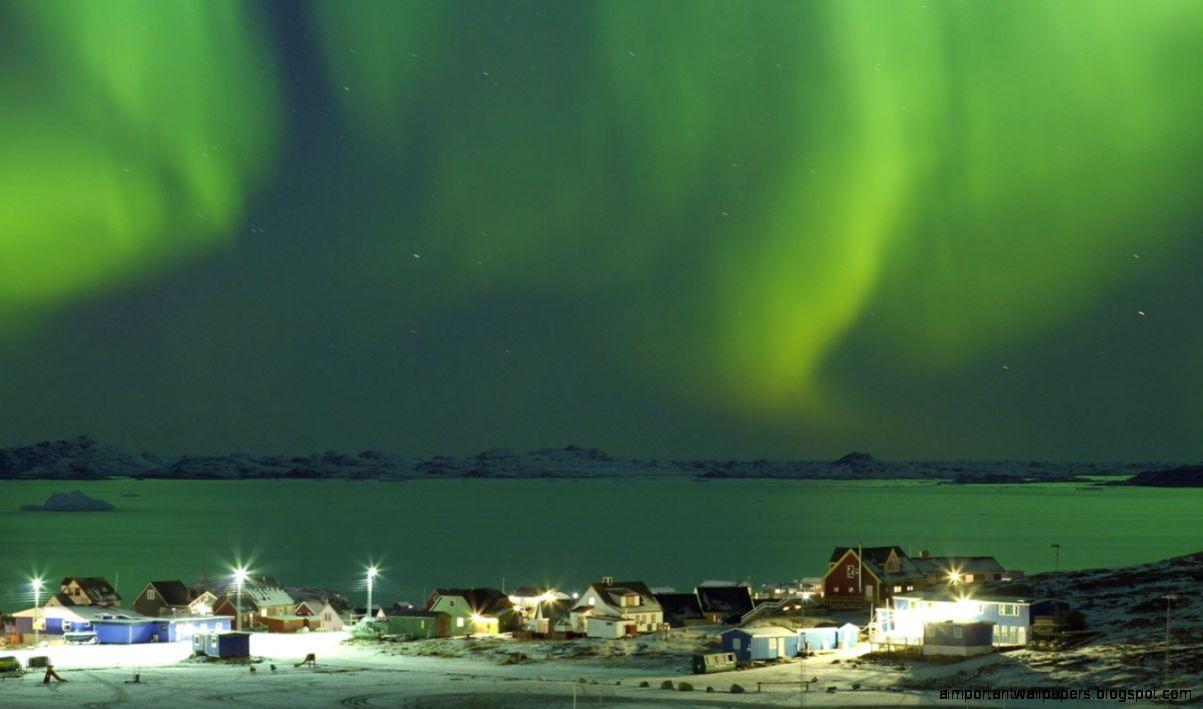 1203x709 Green Aurora Of Greenland Wallpaper