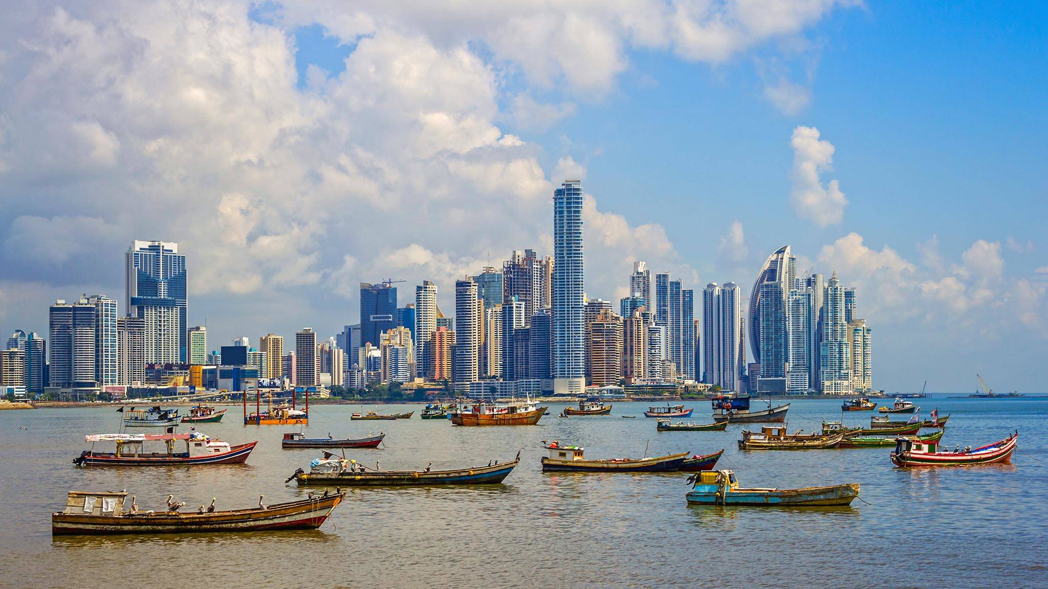 2048x1152 Panama City Wallpaper