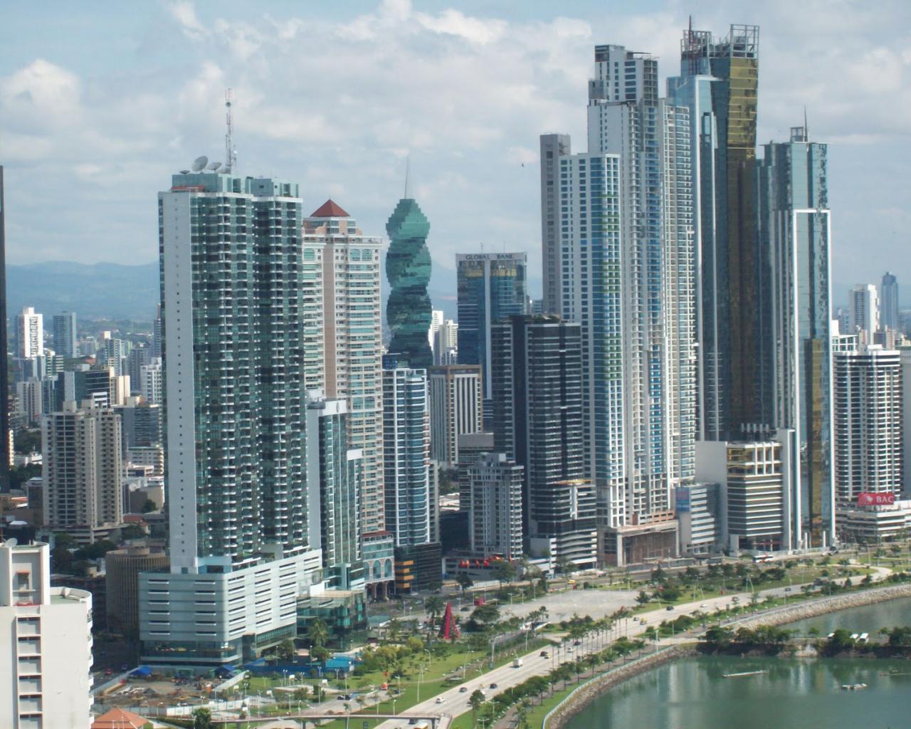 1280x1024 Panama City