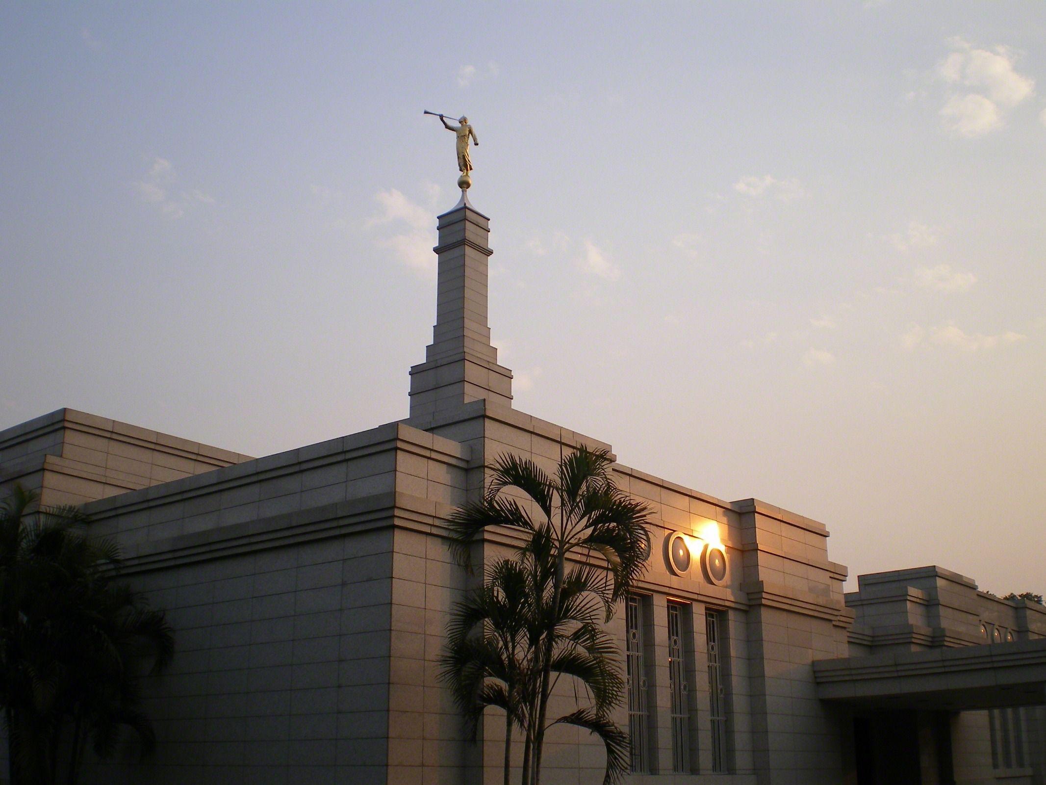 2133x1600 The Asunción Paraguay Temple during Sunset