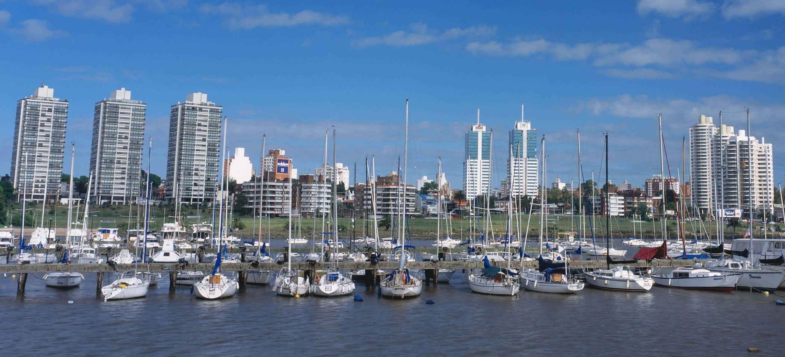 2624x1193 Montevideo