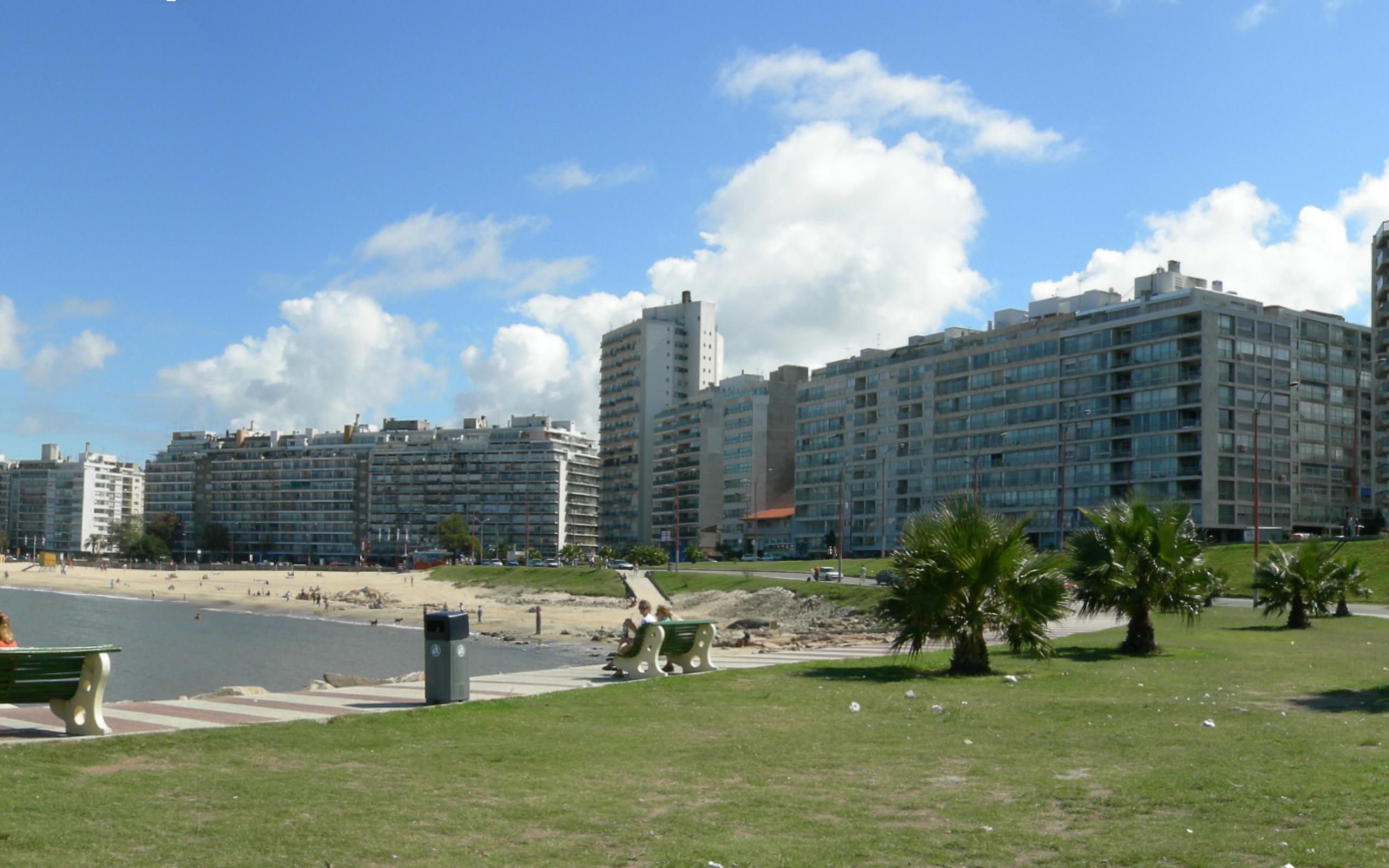 2560x1600 Montevideo