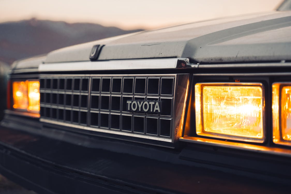 1125x750 Front Grill and Headlights of Classic Toyota Cressida · Free
