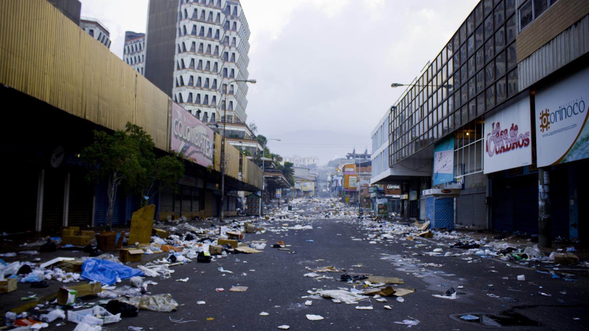 Загрязненный воздух. Современная урбанизация. Перенаселение. Жители мегаполиса. Современный город рисунок.