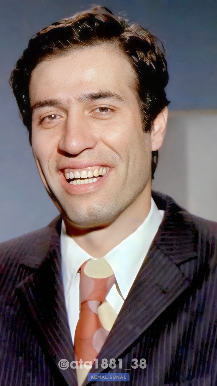 736x1308 Kemal SUNAL HD adlı kullanıcının Kemal Sunal panosundaki Pin. Eski film yıldızları, Ünlüler, Fotoğraf kağıdı