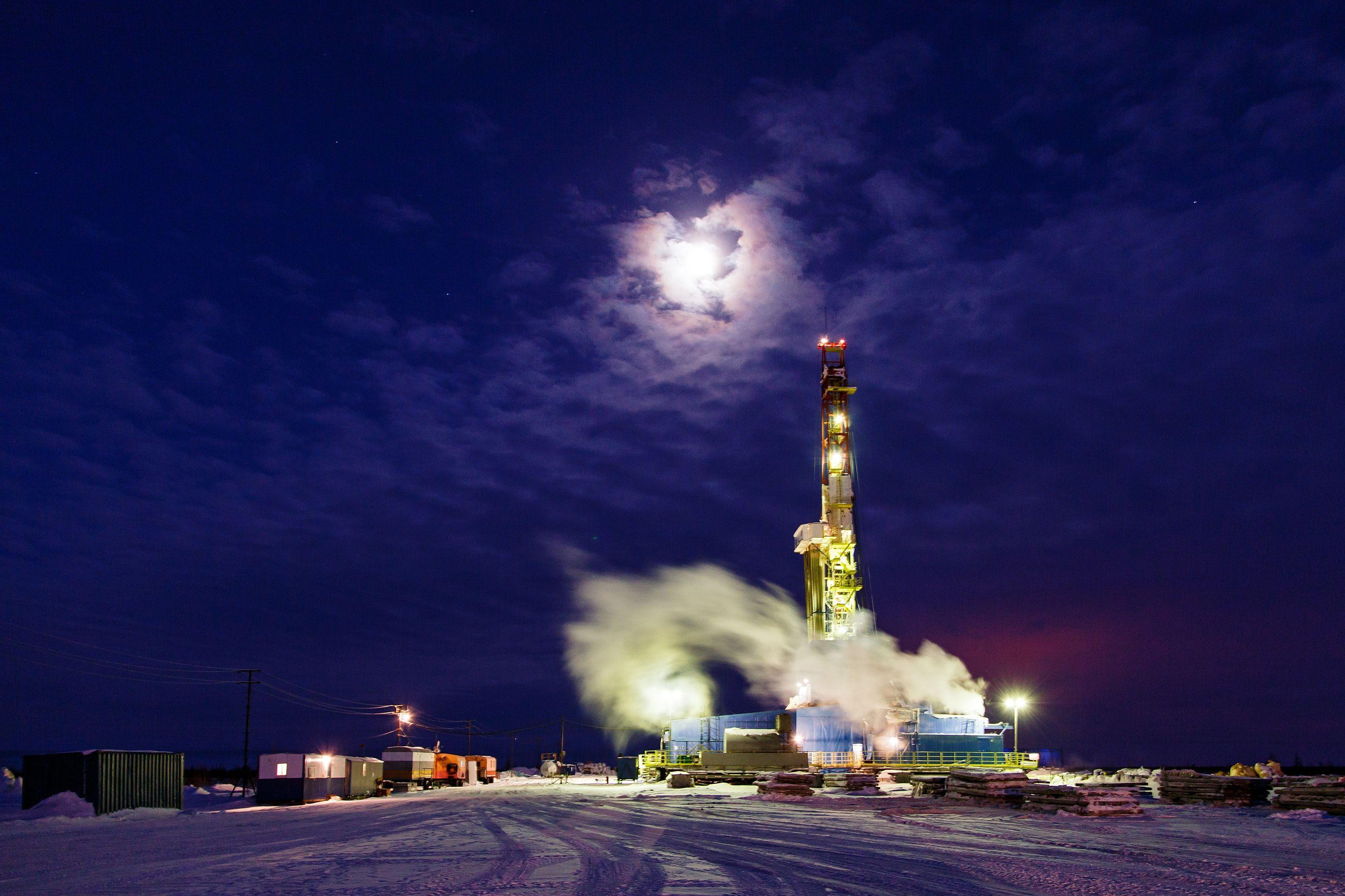 3000x2000 Oil Refinery Picture. Download Free Image