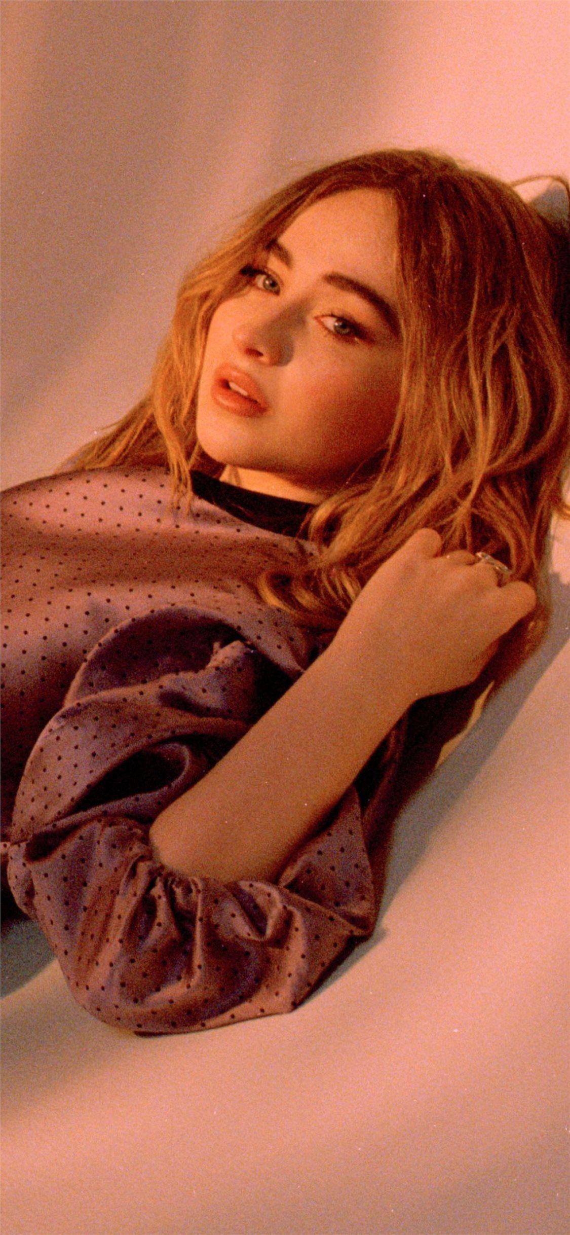 1125x2436 sabrina carpenter refinery photohoot 5k iPhone 11 Wallpaper Free