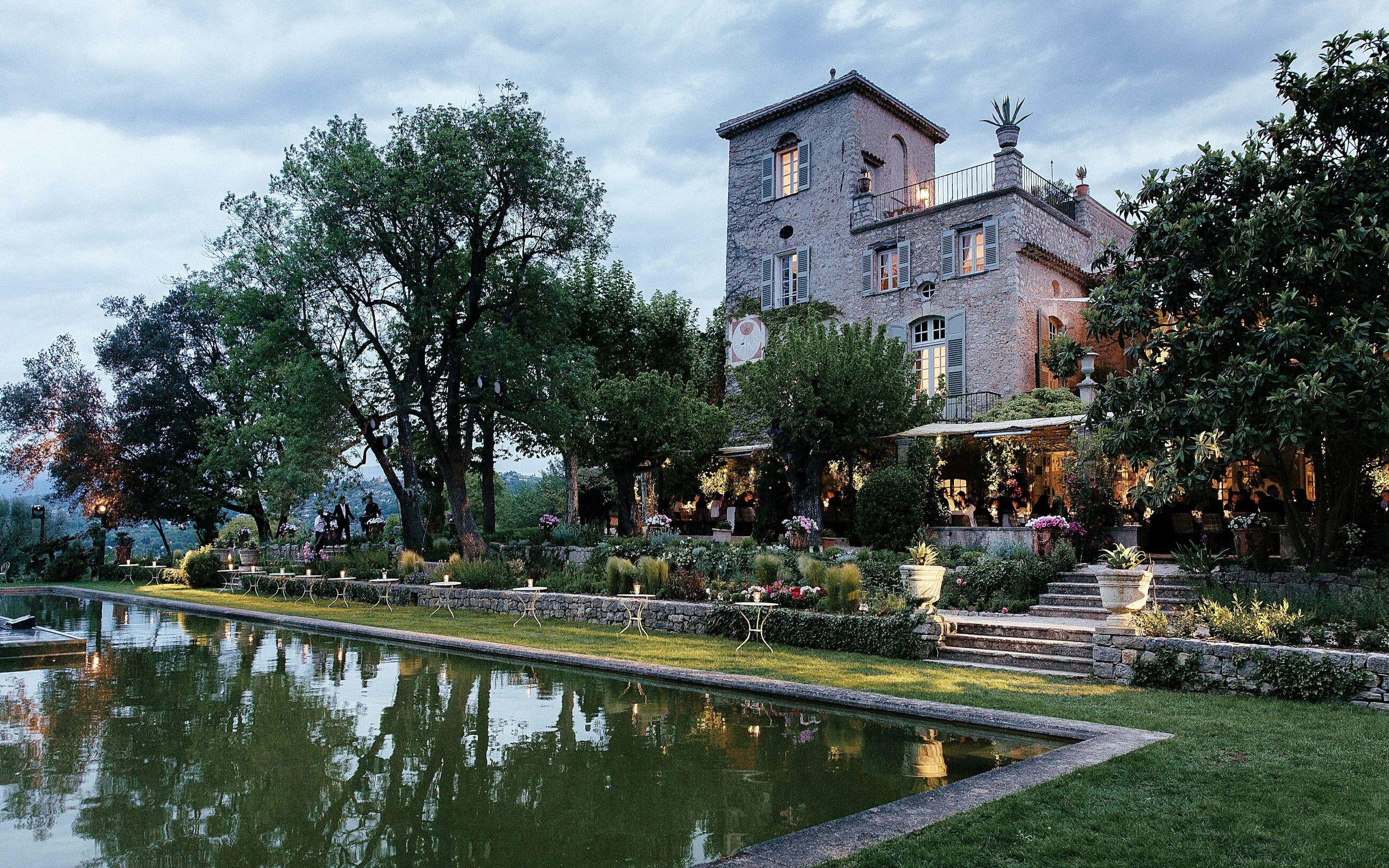 2880x1800 Inside Christian Dior's stunning Provencal home. with 25 staff