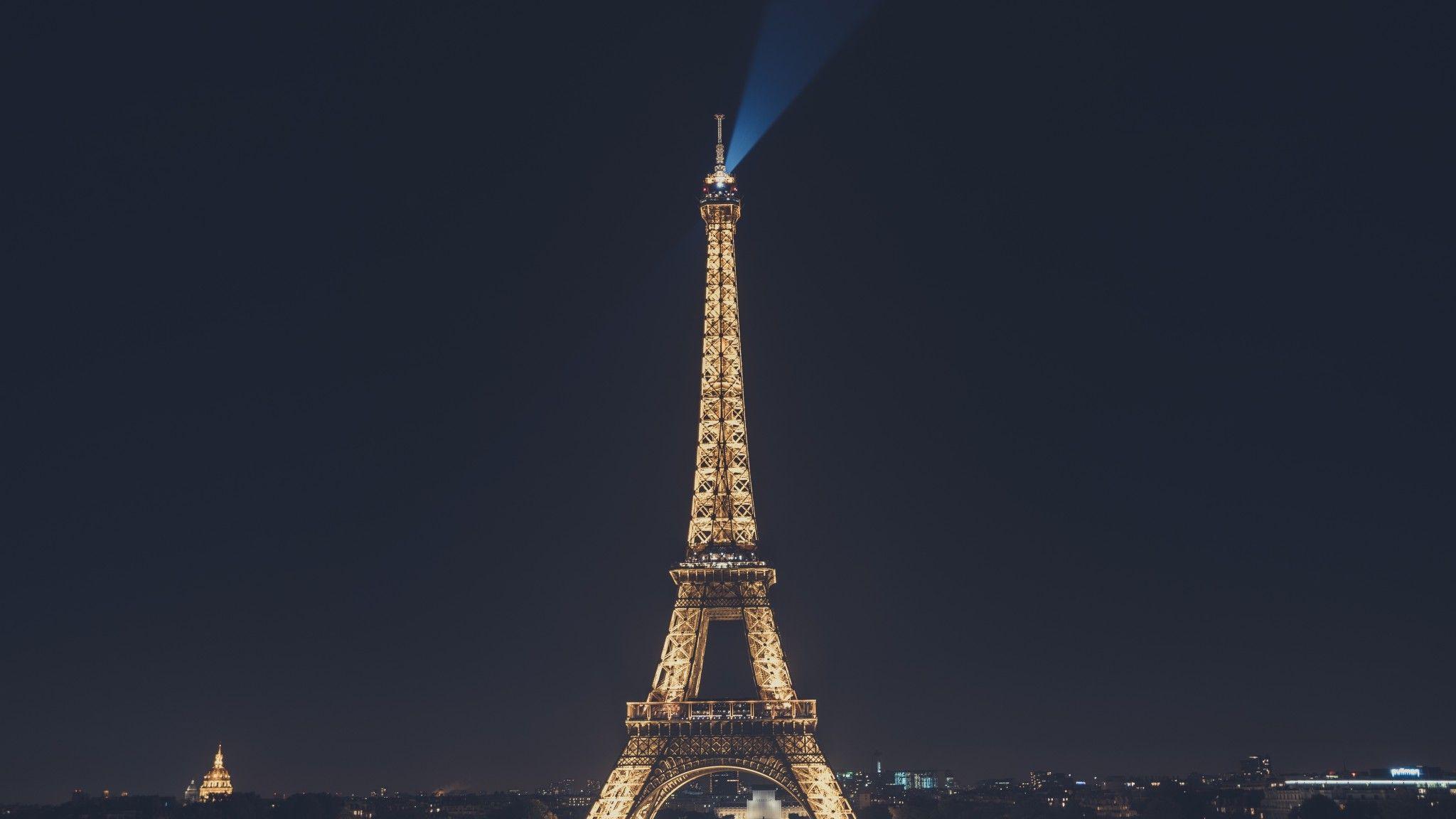 2048x1152 Eiffel Tower Nightscape 2048x1152 Resolution HD 4k