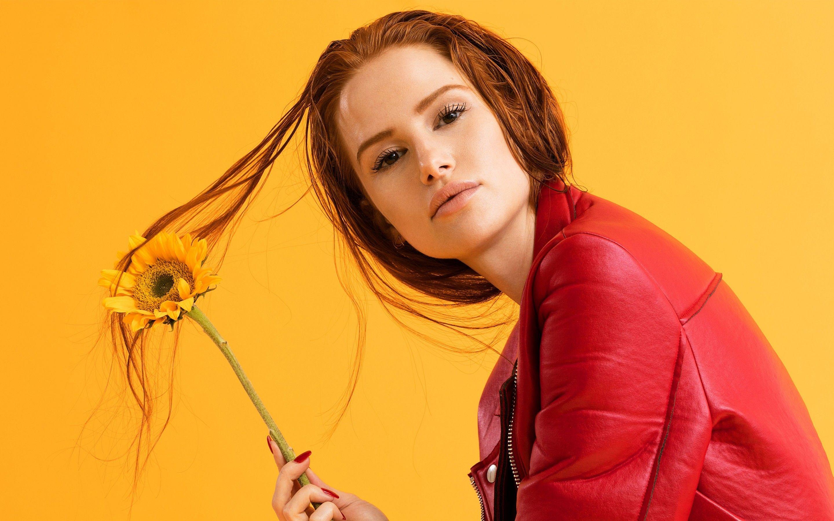 2880x1800 Madelaine Petsch Wallpaper