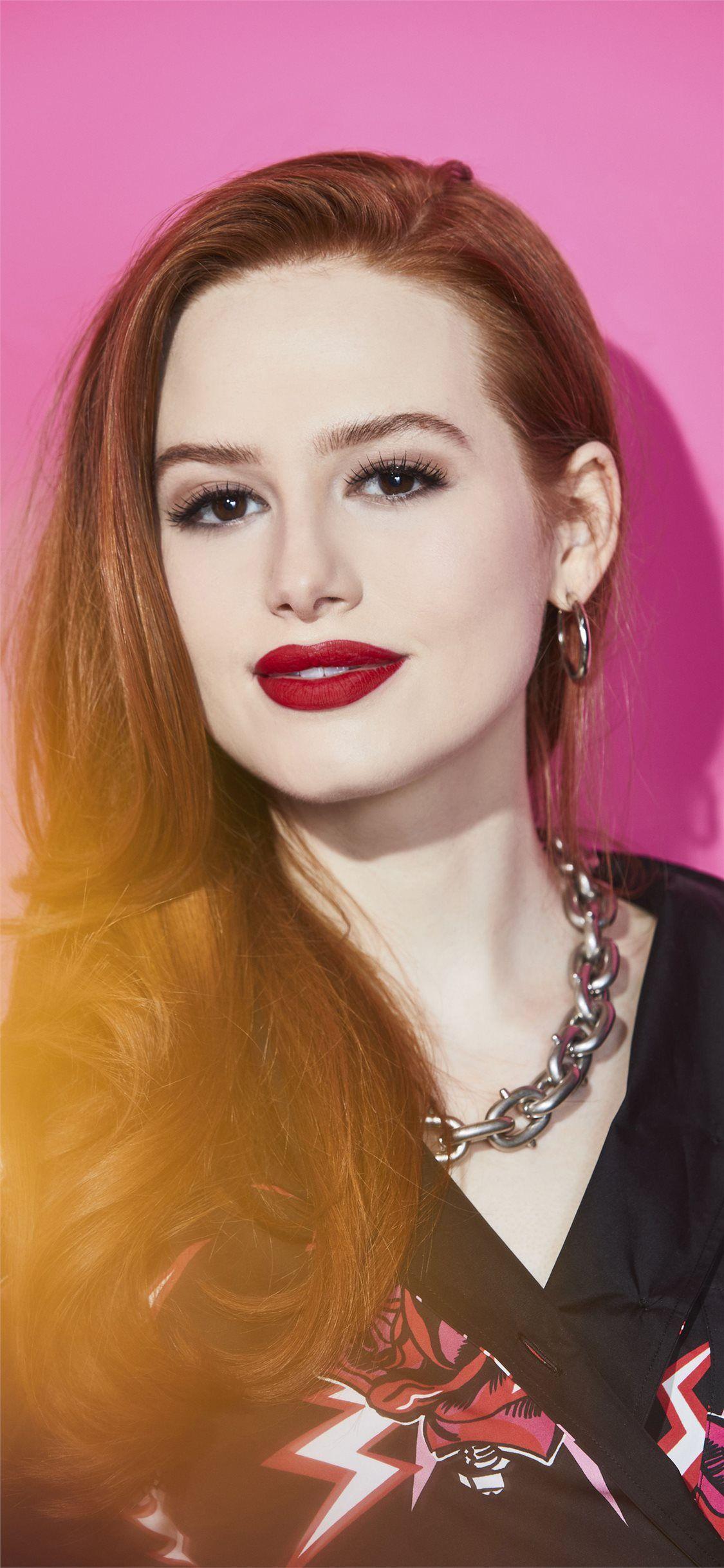 1125x2436 madelaine petsch comic con photohoot iPhone X Wallpaper Free