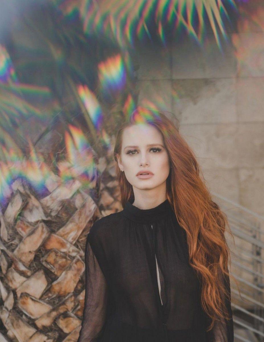 927x1200 Madelaine Petsch wallpaper
