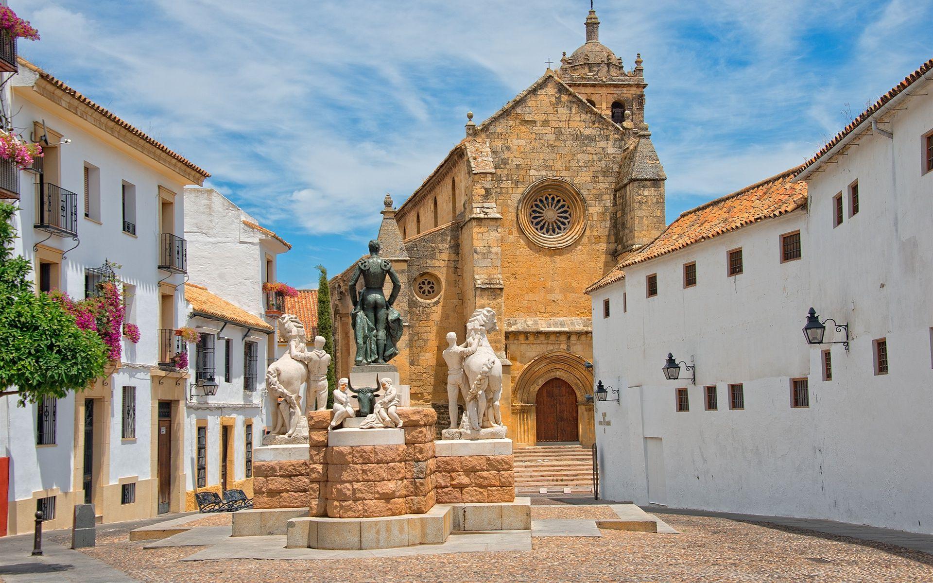 1920x1200 Wallpaper Cordoba, Spain, church, houses, statues, sky 1920x1200