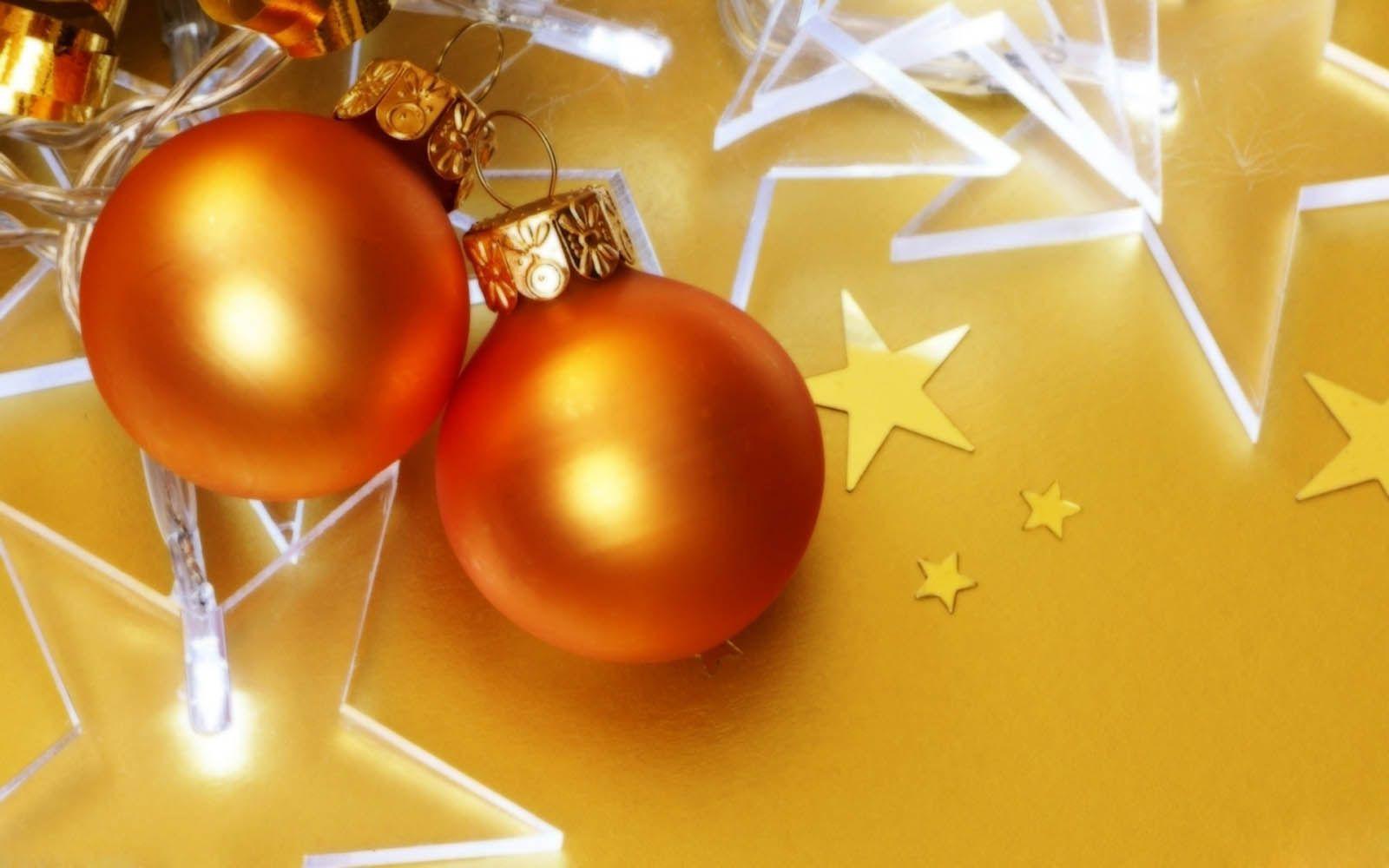 1600x1000 Christmas Balls Wallpaper