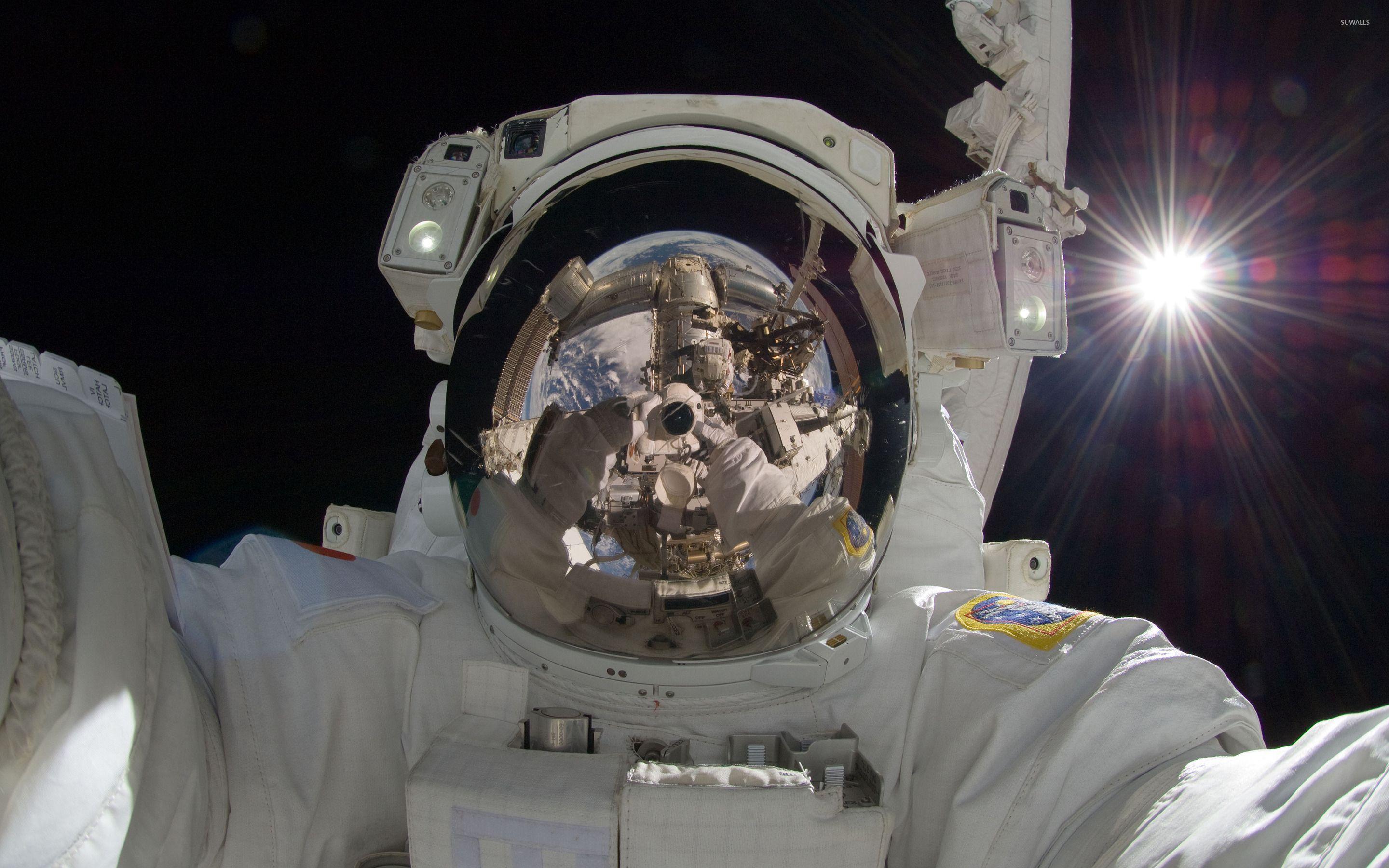 2880x1800 Space selfie wallpaper wallpaper