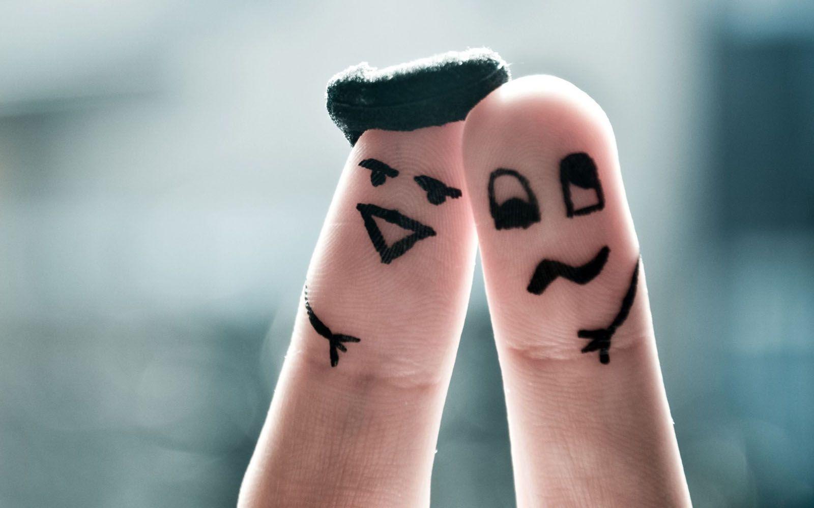 1600x1000 wallpaper: Funny Finger Faces Wallpaper