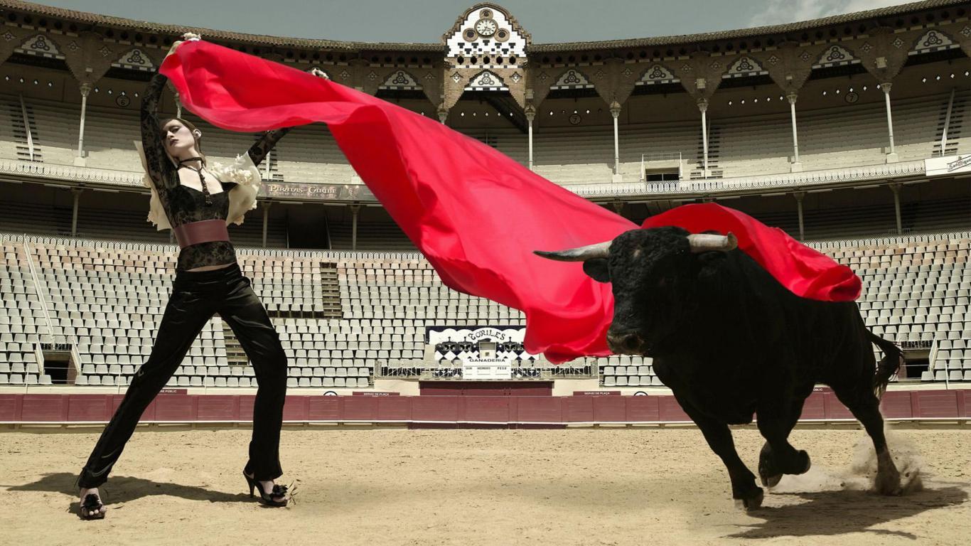 1366x768 Download wallpaper: corrida, download photo, matador, desktop