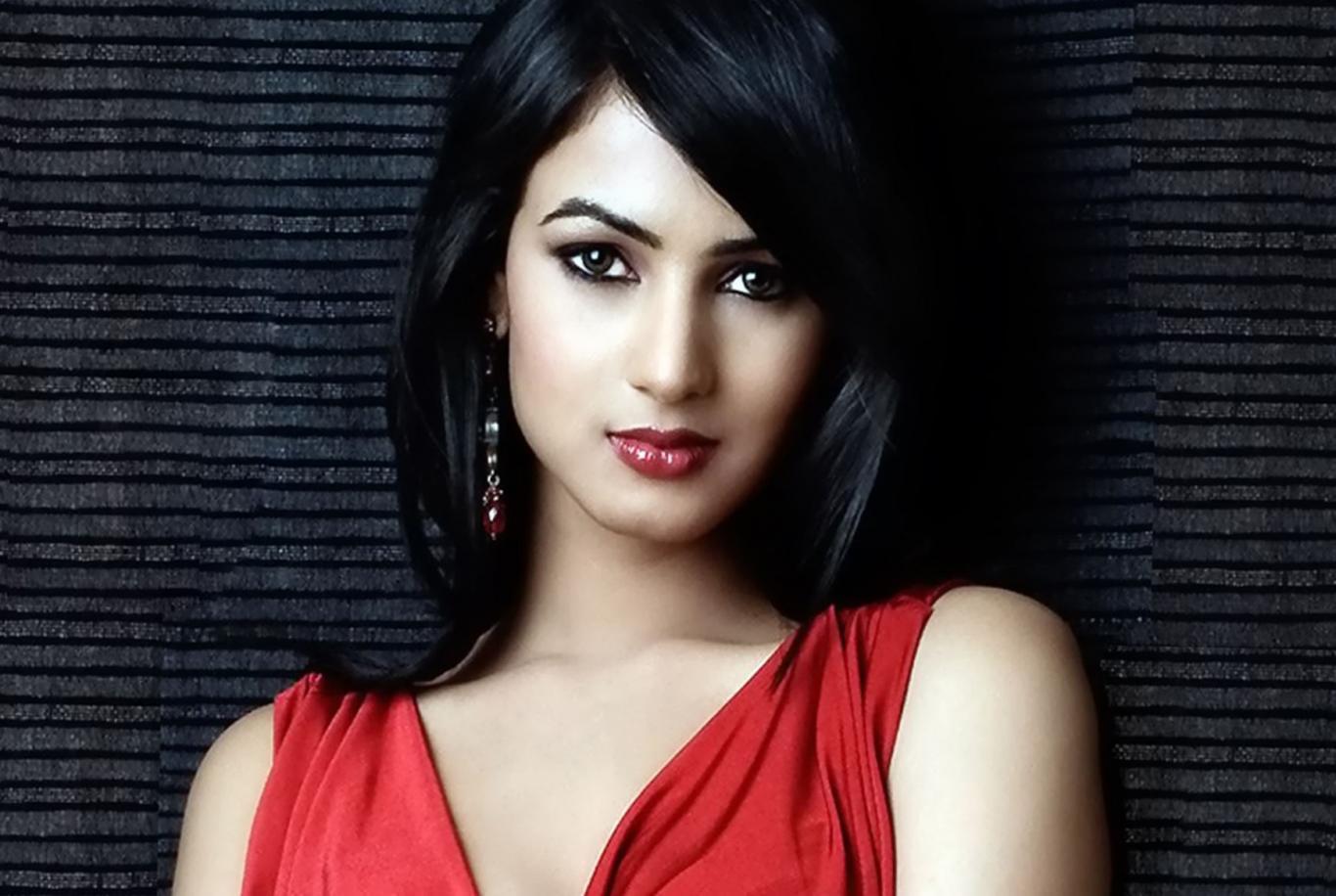 Sonal Chauhan, face, bollywood, HD phone wallpaper | Peakpx