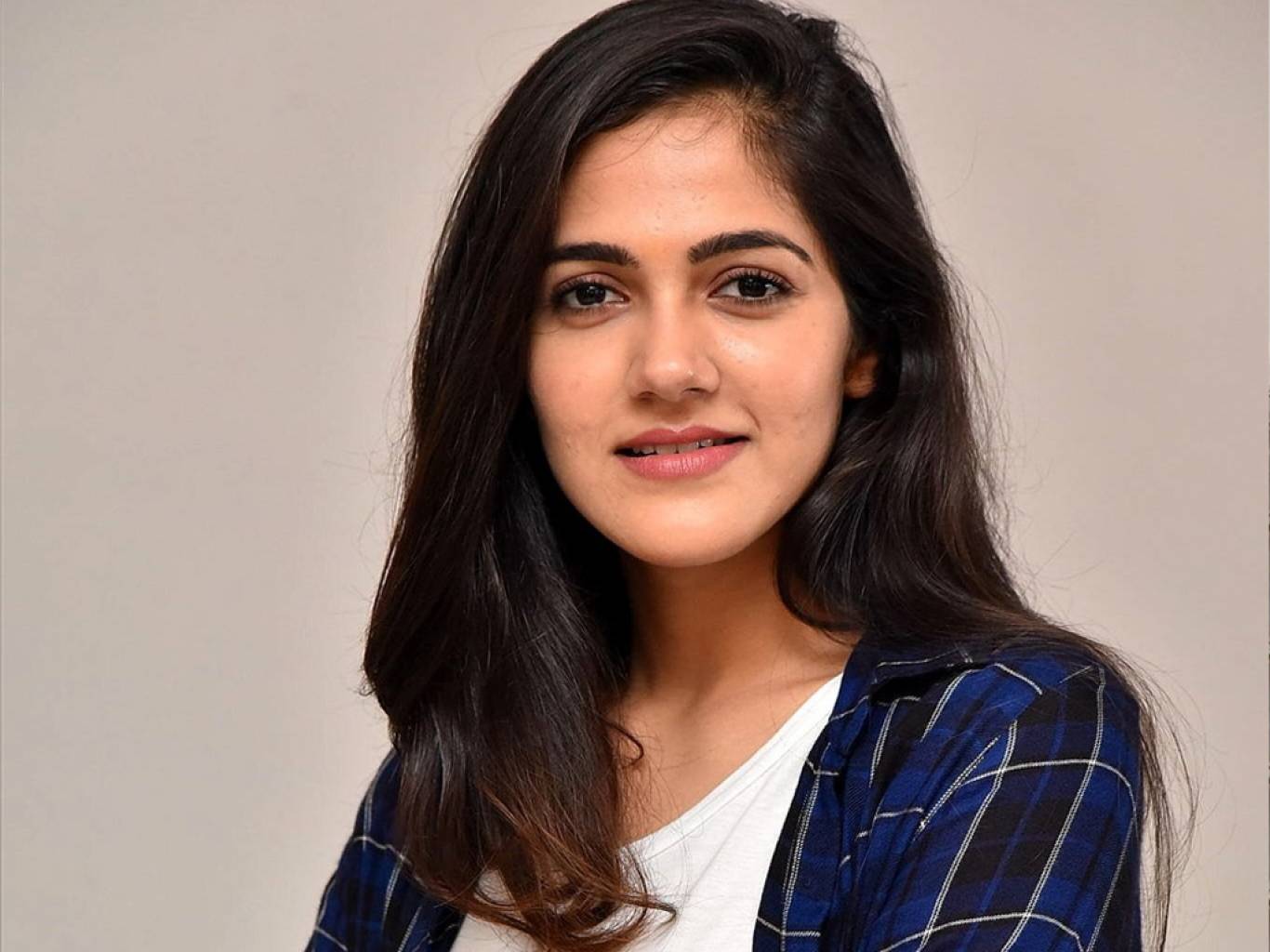 1366x1024 Simran Choudhary HD Wallpaper. Latest Simran Choudhary