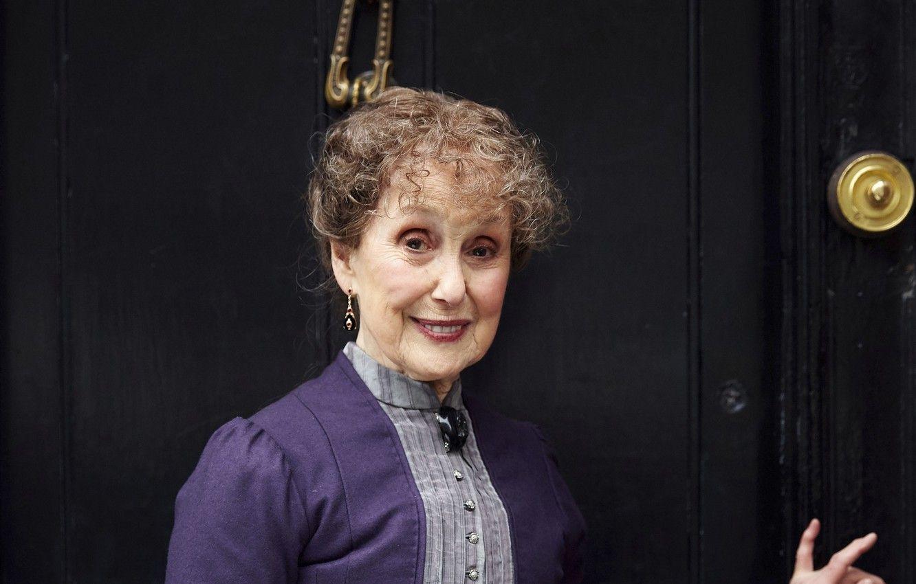 1332x850 Wallpaper woman, grandma, Sherlock Holmes, Sherlock, Sherlock BBC