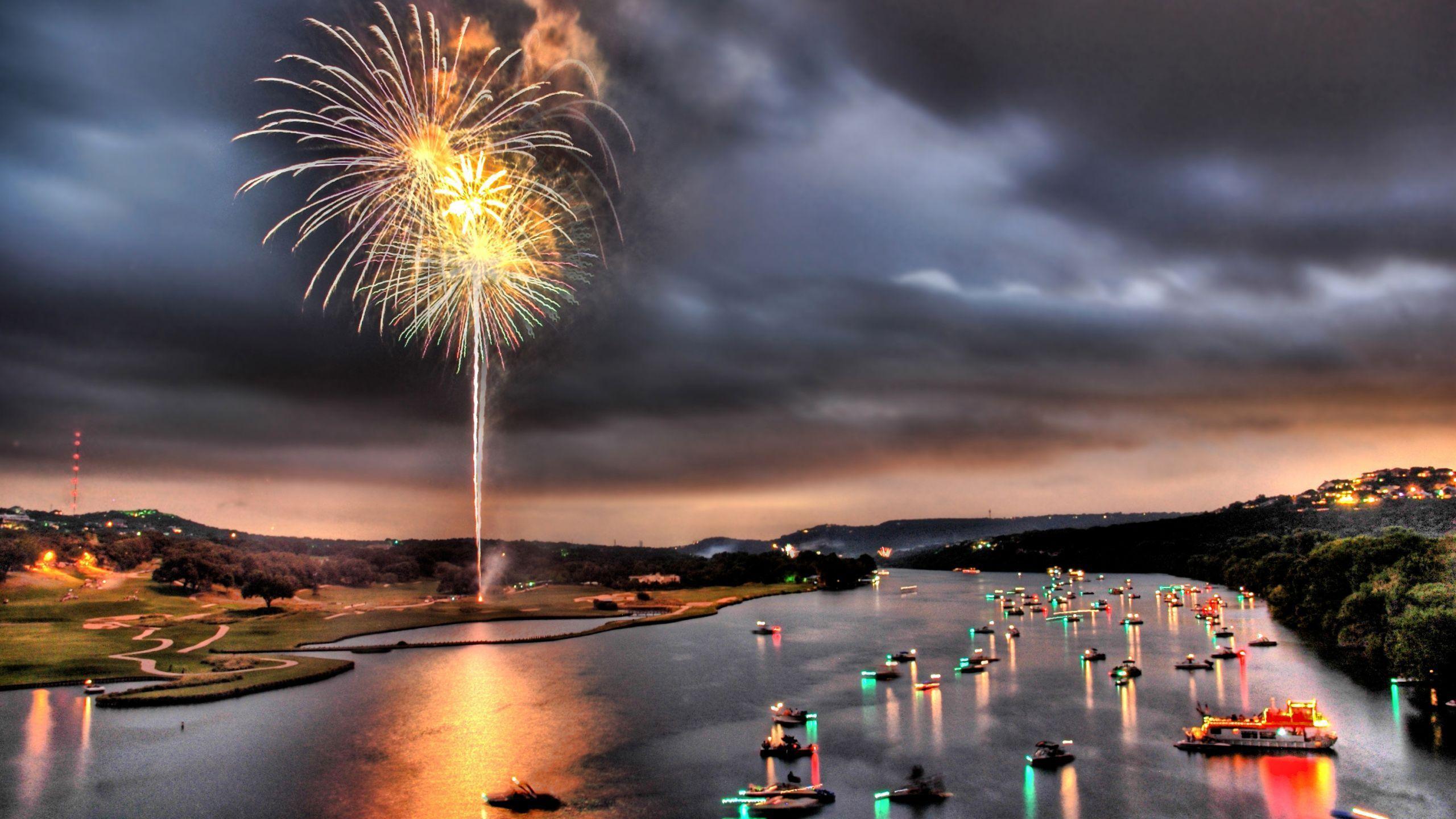 2560x1440 Free download July 4 fireworks over lake Austin Texas Wallpaper