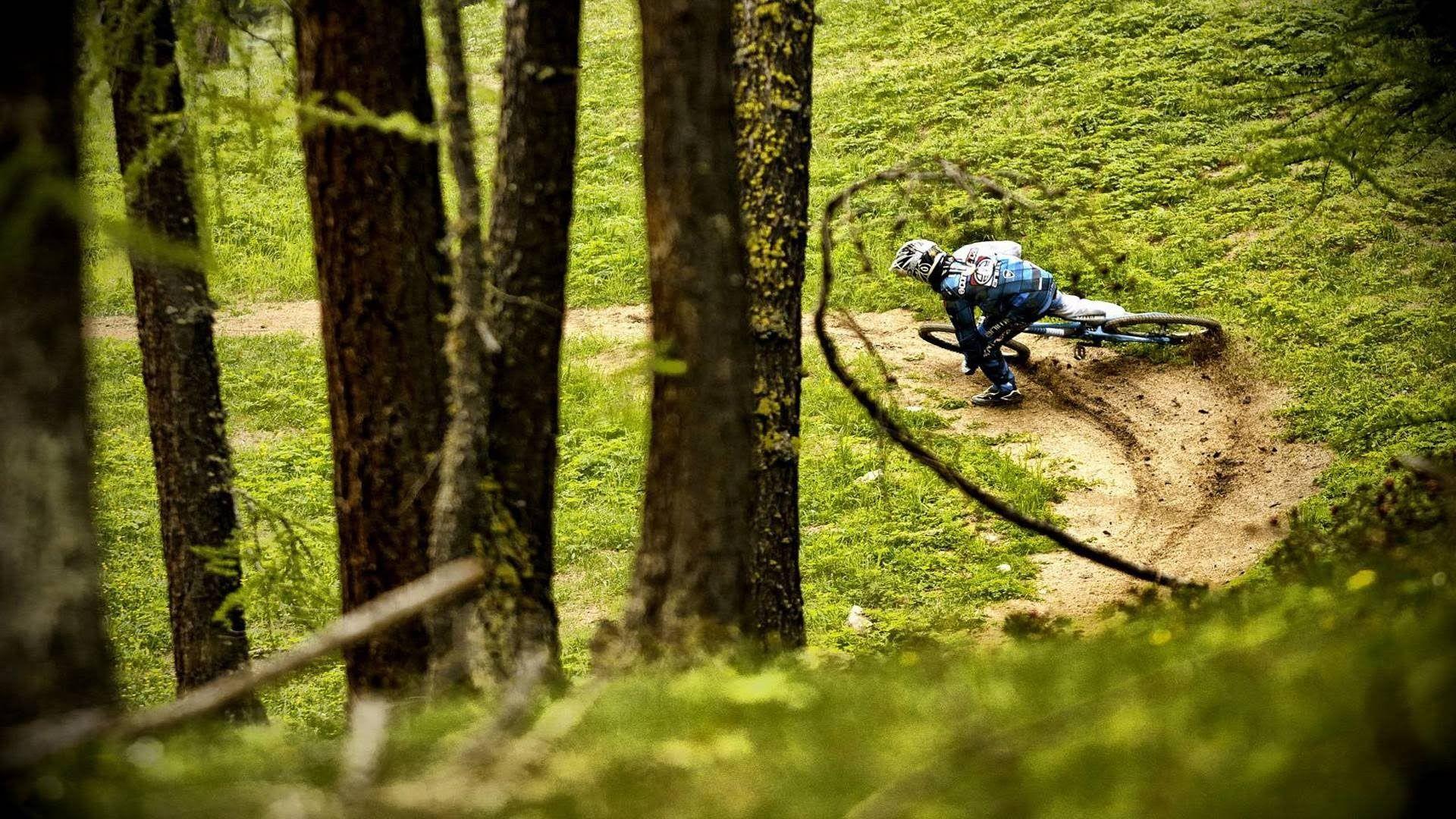 1920x1080 Mountain Bikers Are Awesome [HD]