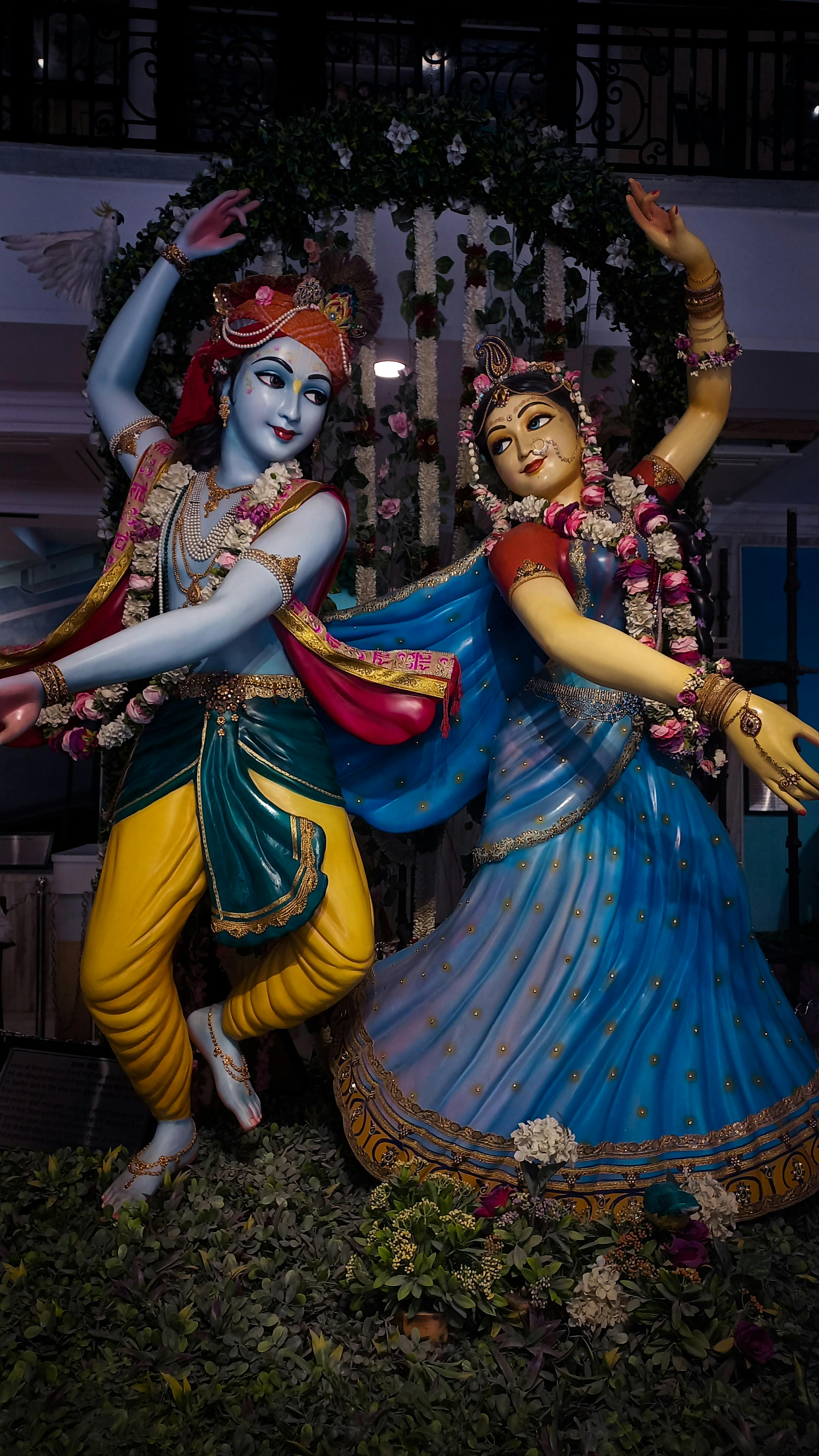 2604x4624 Colorful Statues of Hindu Deities Krishna and Radha · Free