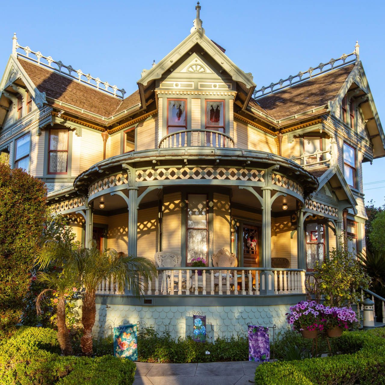 1280x1280 The Wallpaper Inside This California Victorian Costs More Than a Lot of Homes