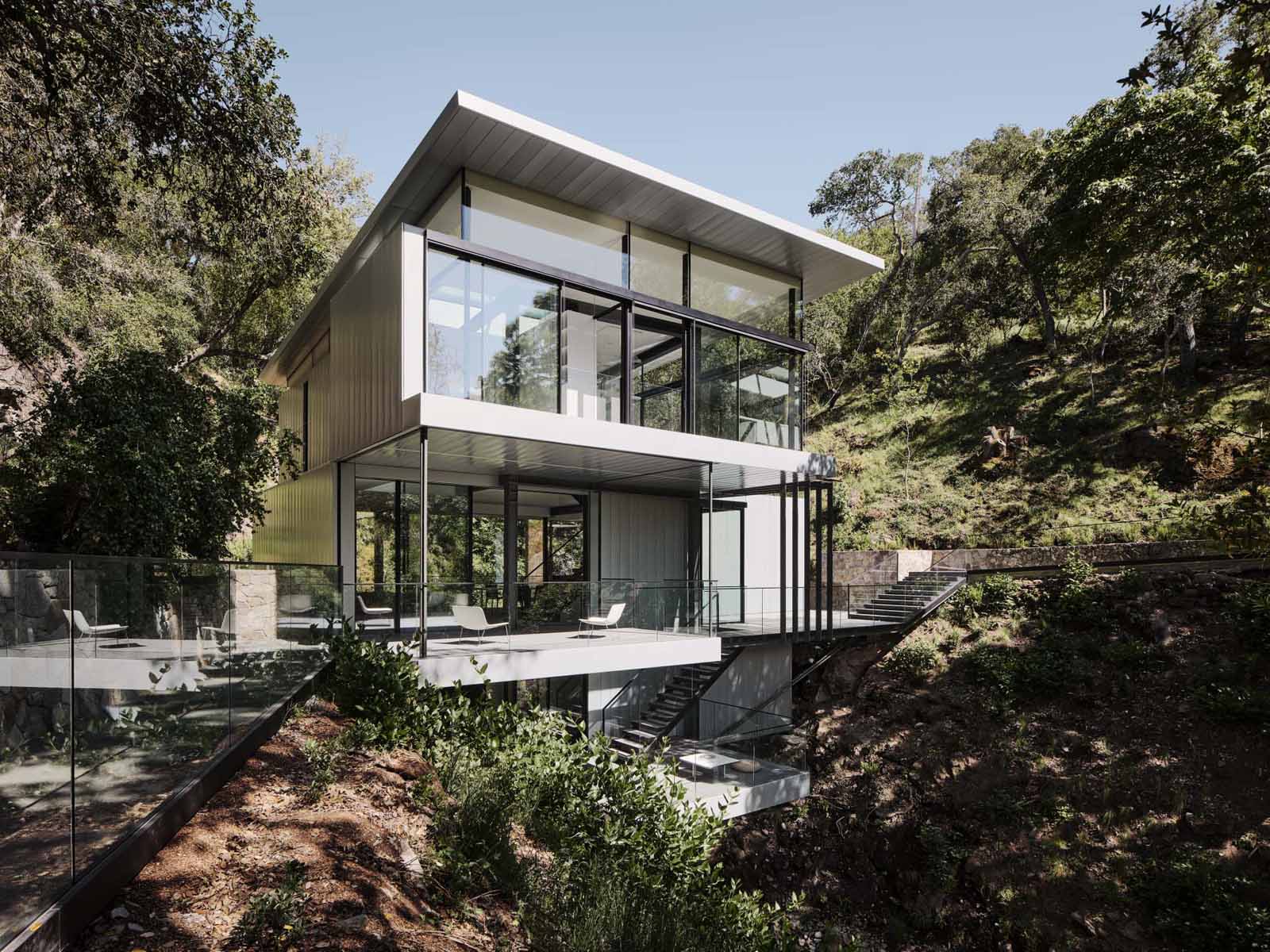 1600x1200 This Modern Home Is Suspended Over A Creek