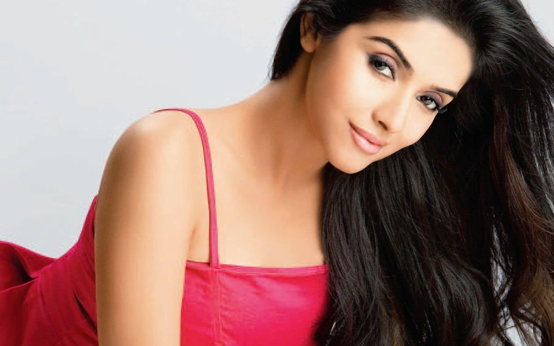 1920x1200 Indian Beautiful Girl Asin Thottumkal Wallpaper