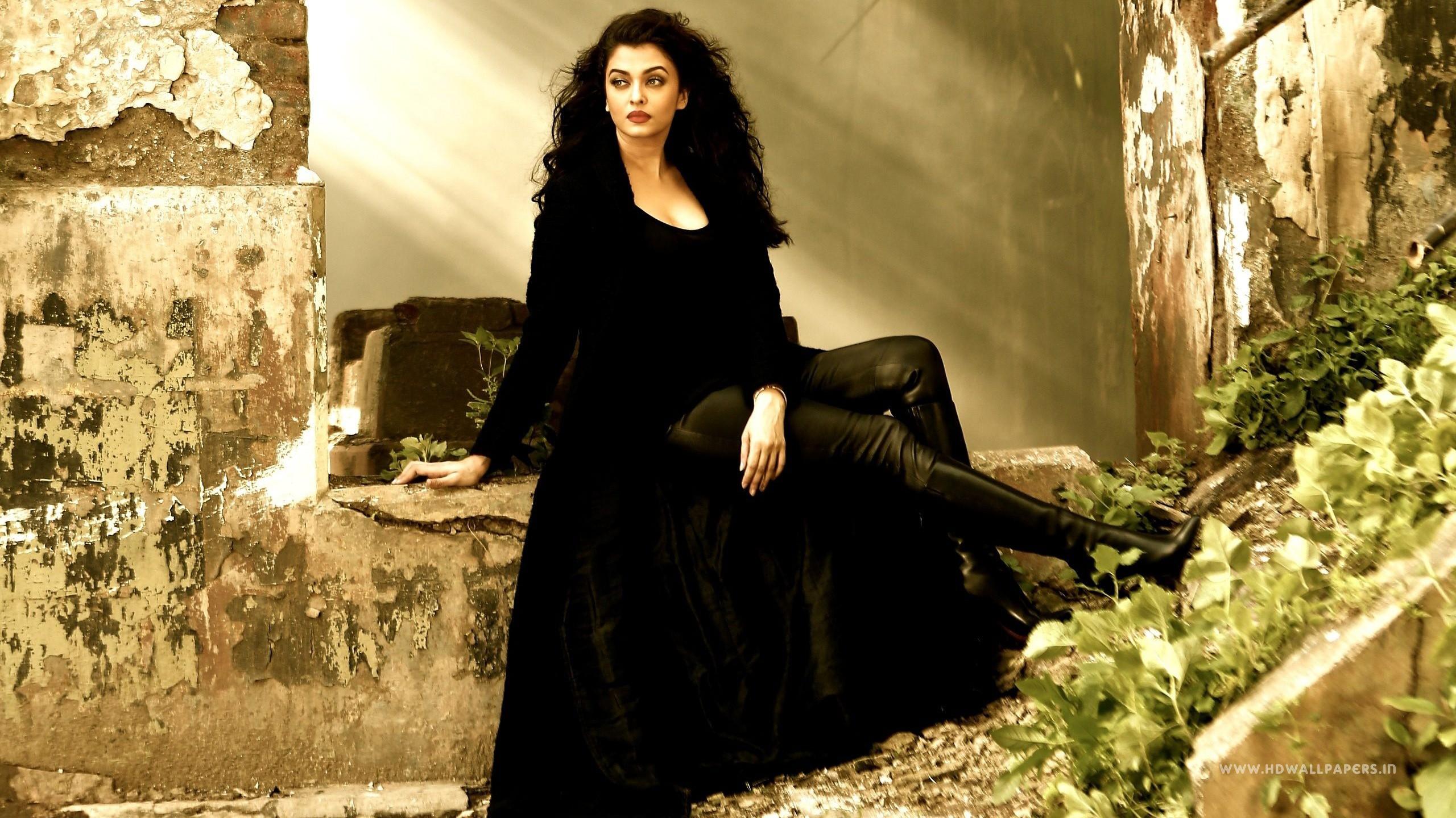2560x1440 Aishwarya Rai New Wallpaper