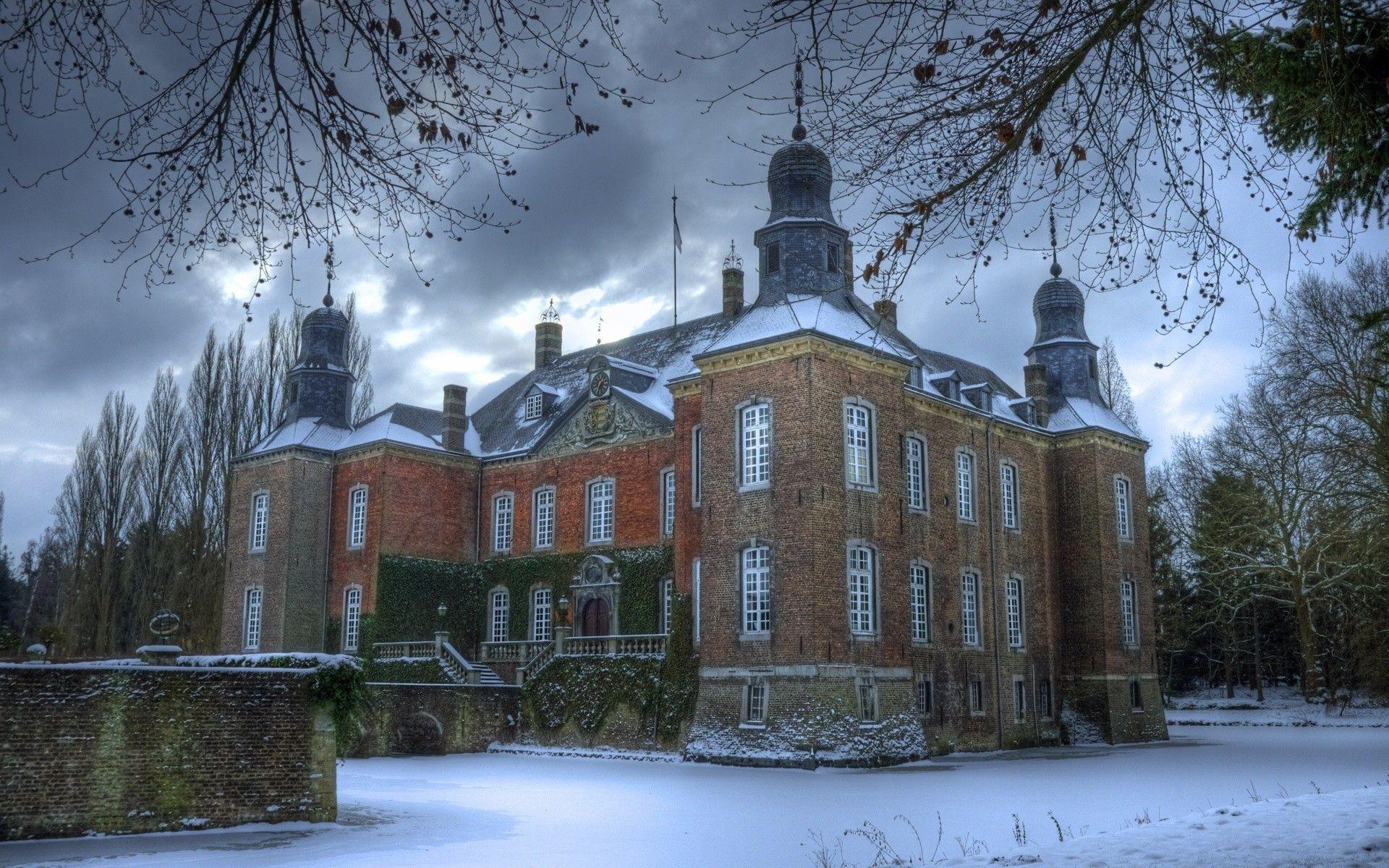 1920x1200 Winter Castle Wallpaper