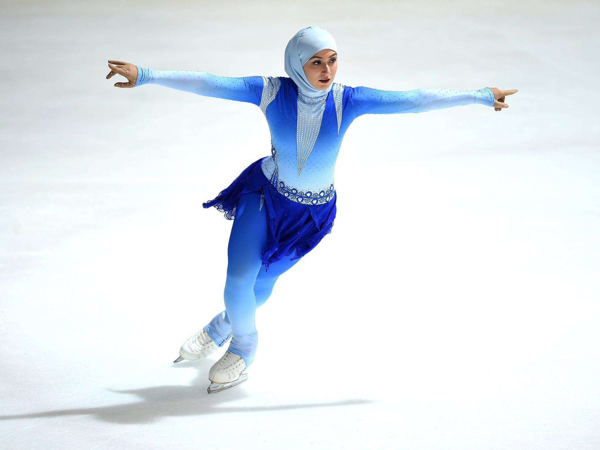 2048x1536 Zahra Lari: Woman becomes first to take part in international