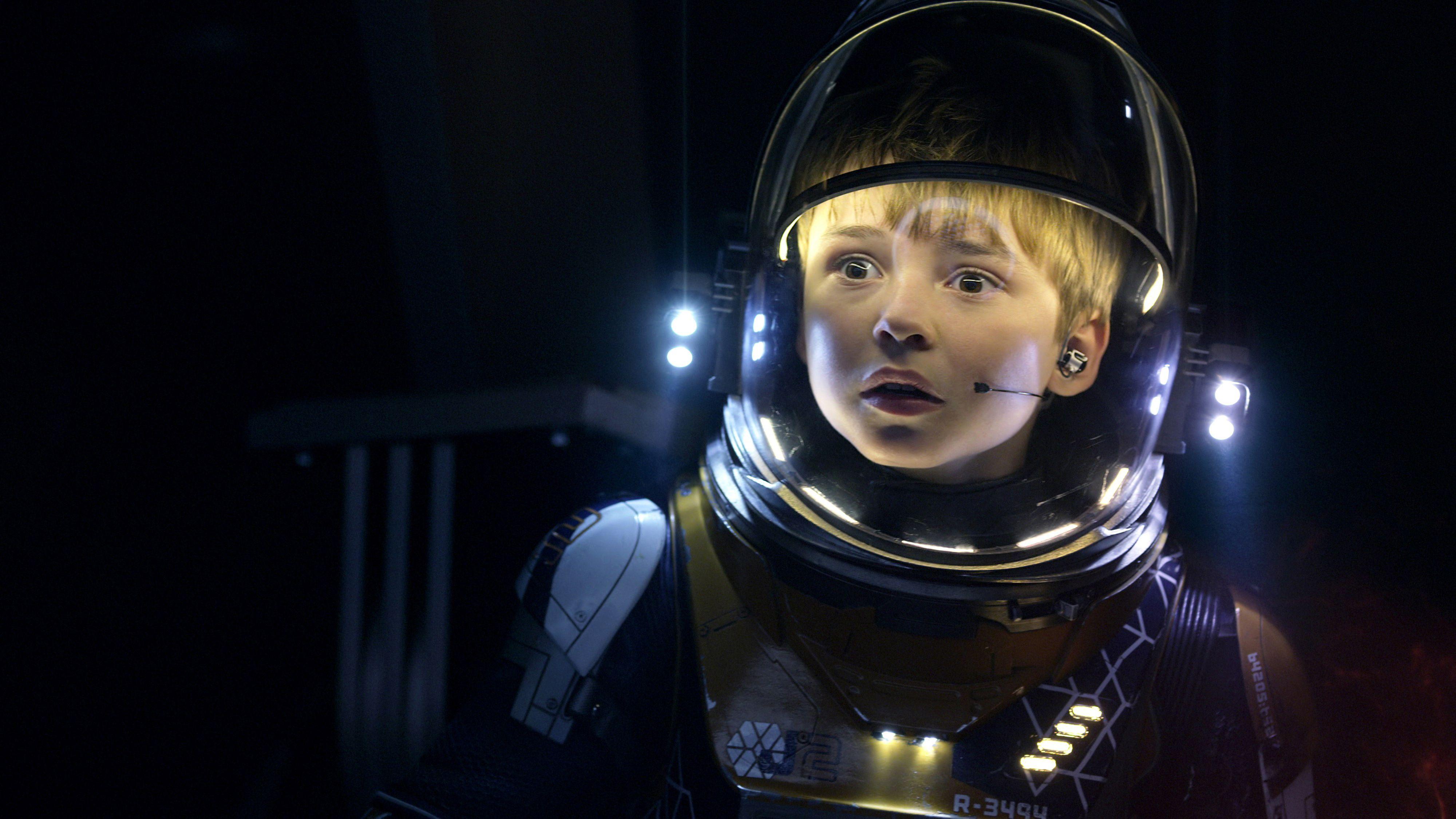 4000x2250 Maxwell Jenkins as Will in Lost in Space 4K Wallpaper