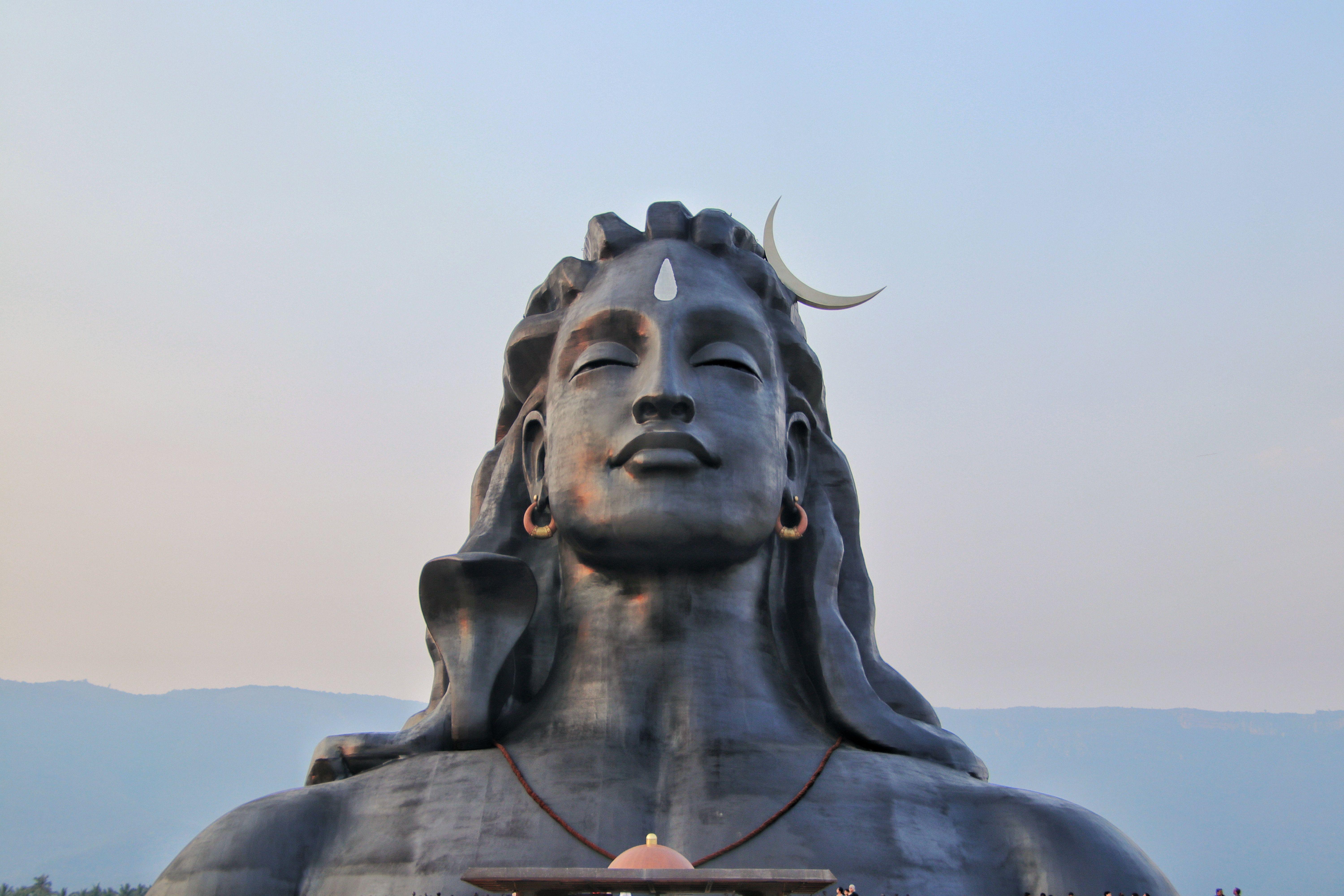 6000x4000 Bức tượng bán thân cao 112ft Adiyogi tại Isha Yoga Foundation trên