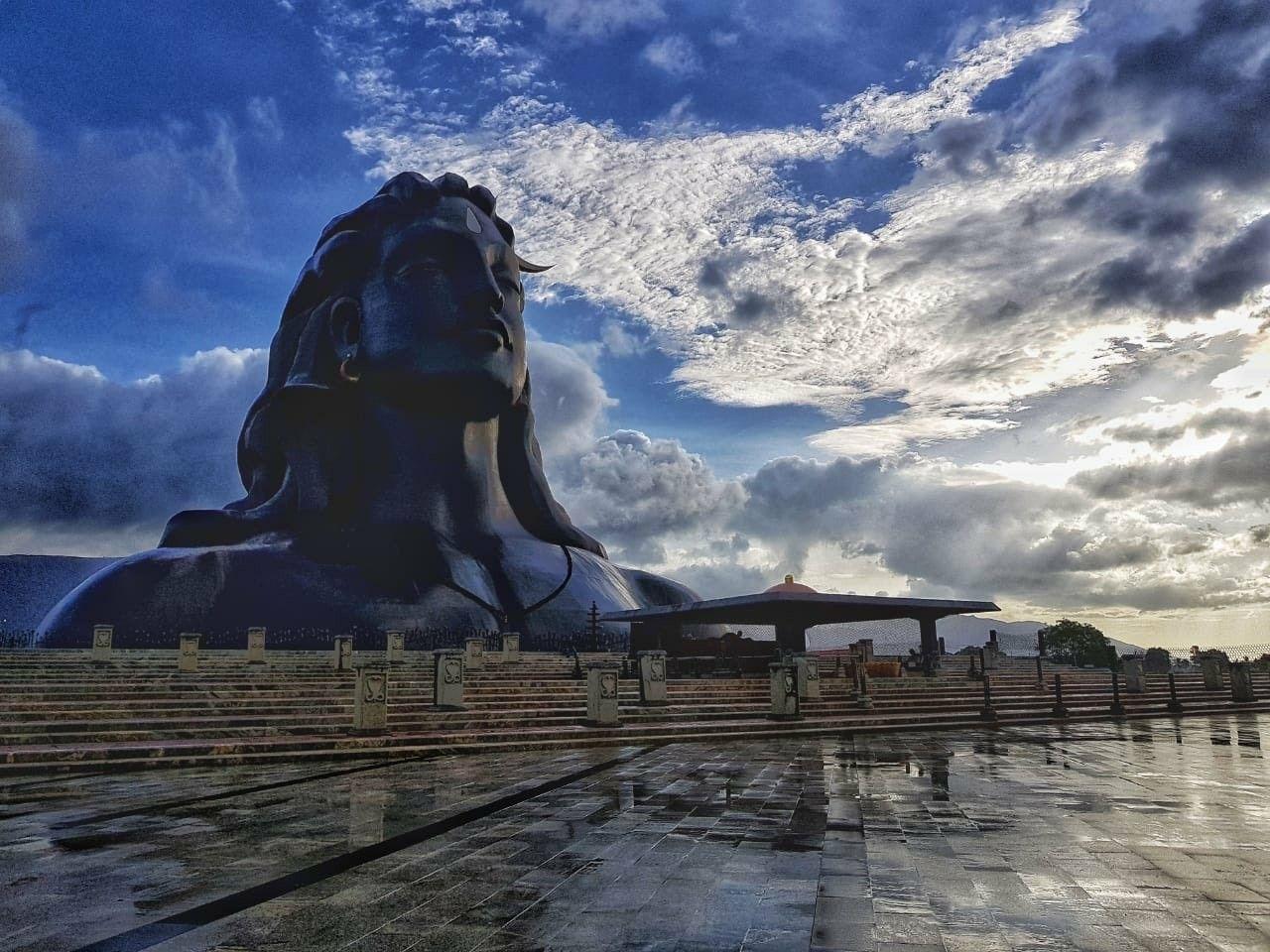 1280x960 Hơi thở khi nhìn thấy Adiyogi sau một đêm mưa lớn.  Shiva