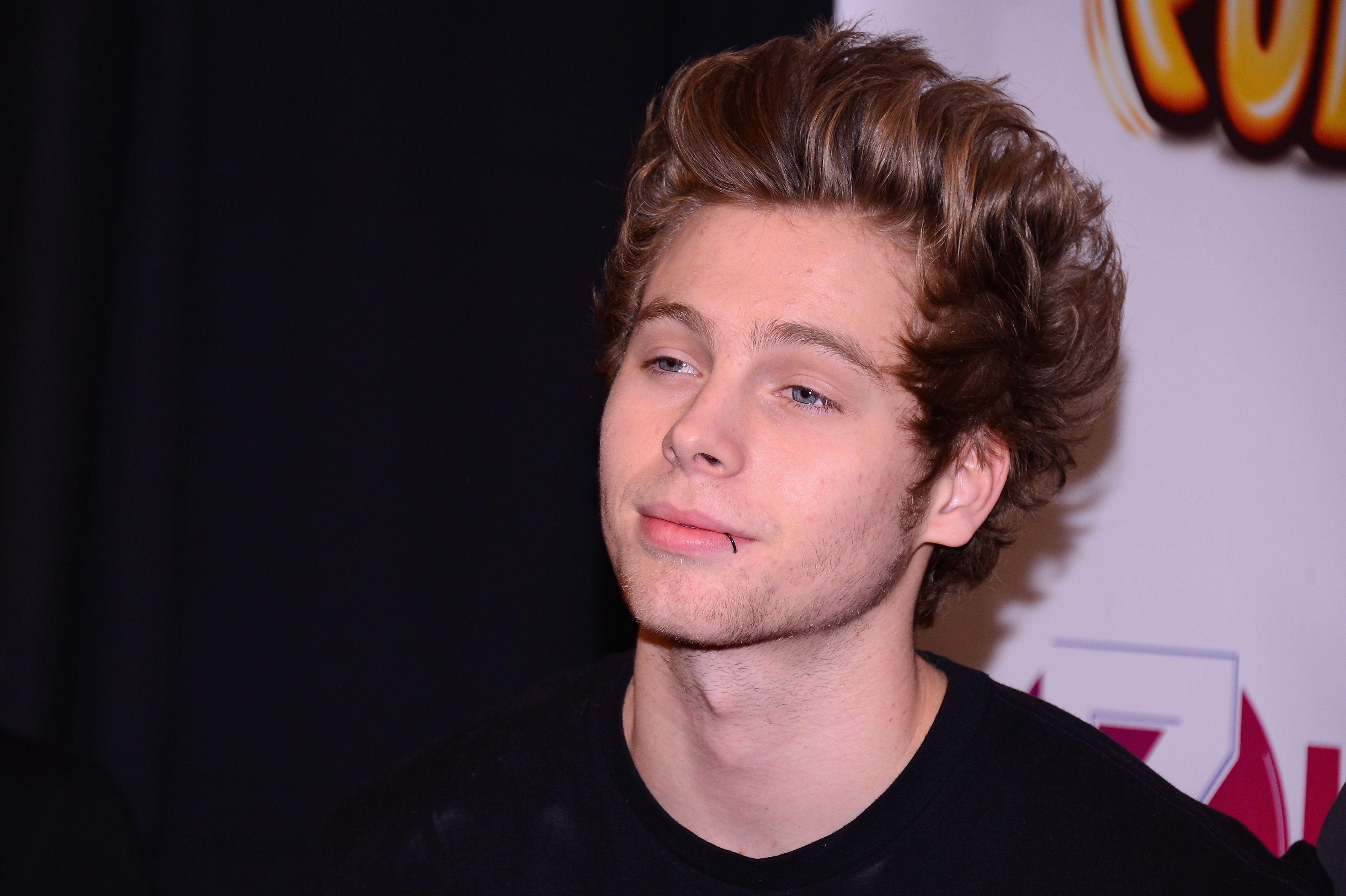 4002x2664 Times Luke Hemmings' Lip Ring Stole The Show From 5SOS