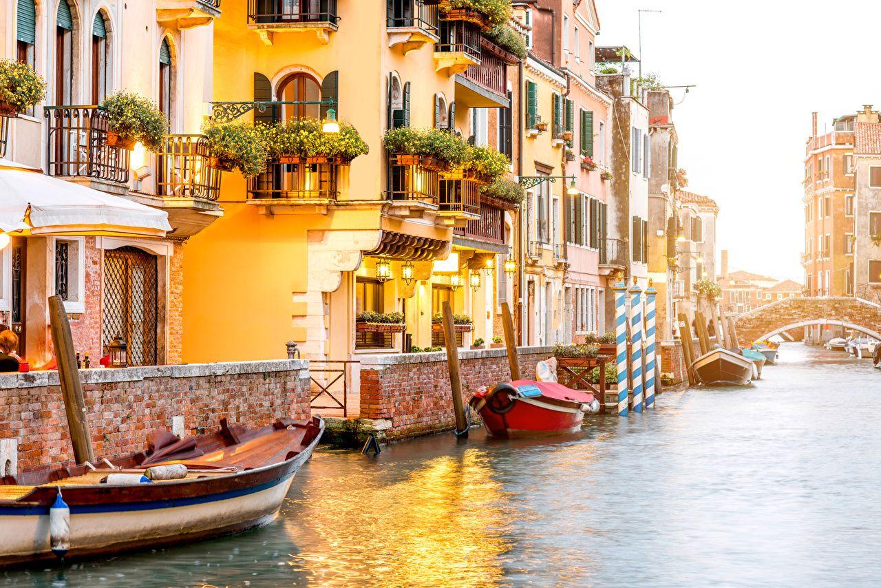 1280x854 Wallpaper Venice Italy Canal Pier Boats Street lights Cities