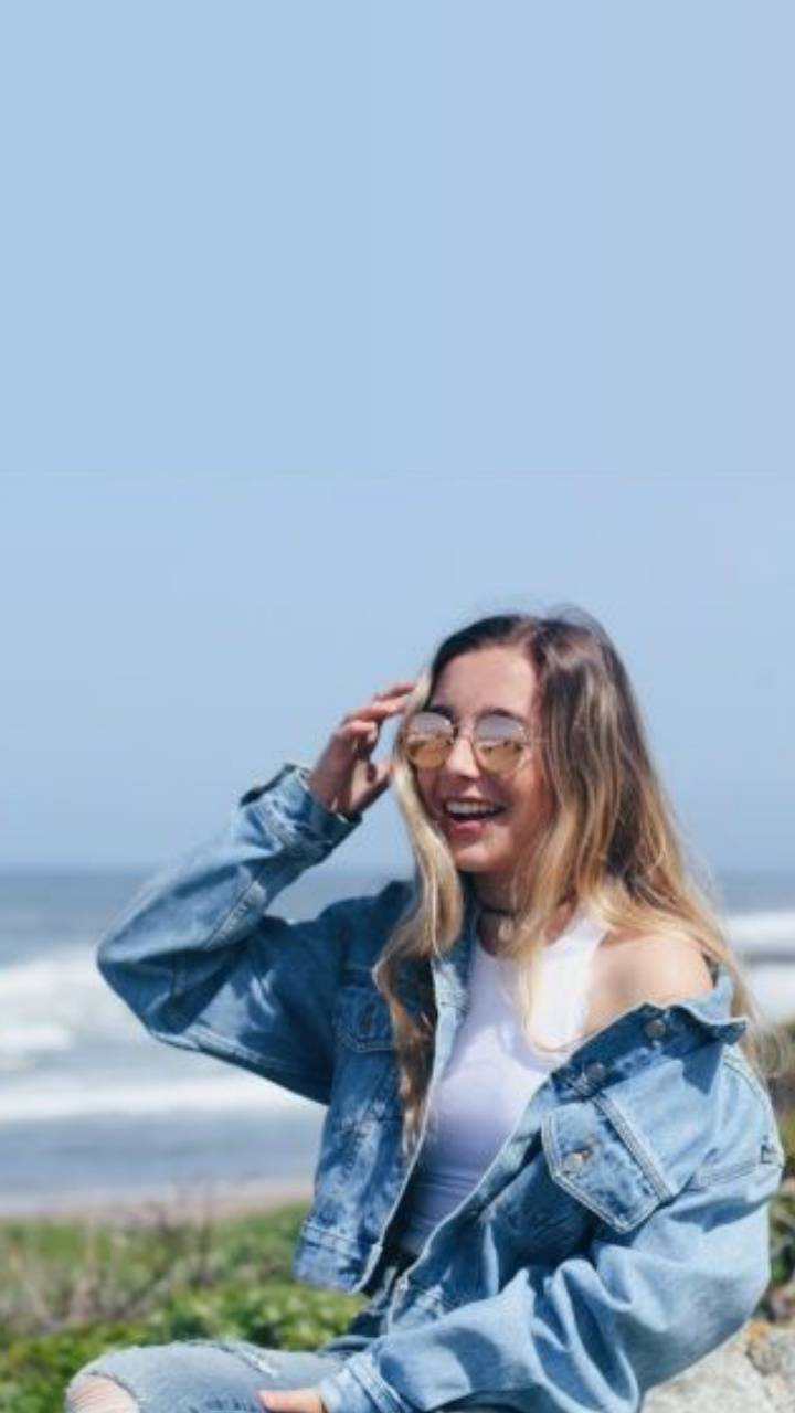720x1280 emma chamberlain wallpaper